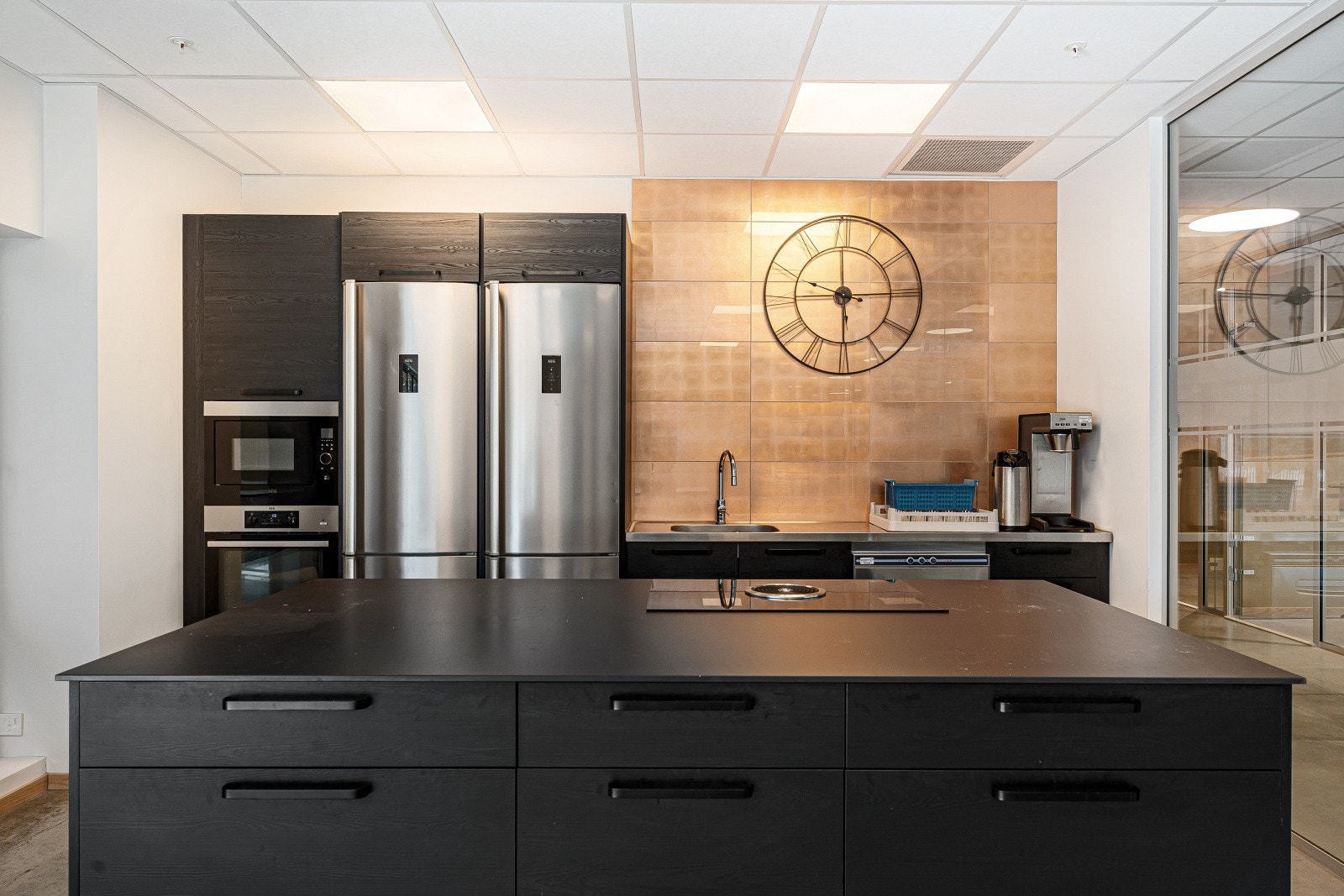 Fullt utstyrt kjøkken Galleribilde