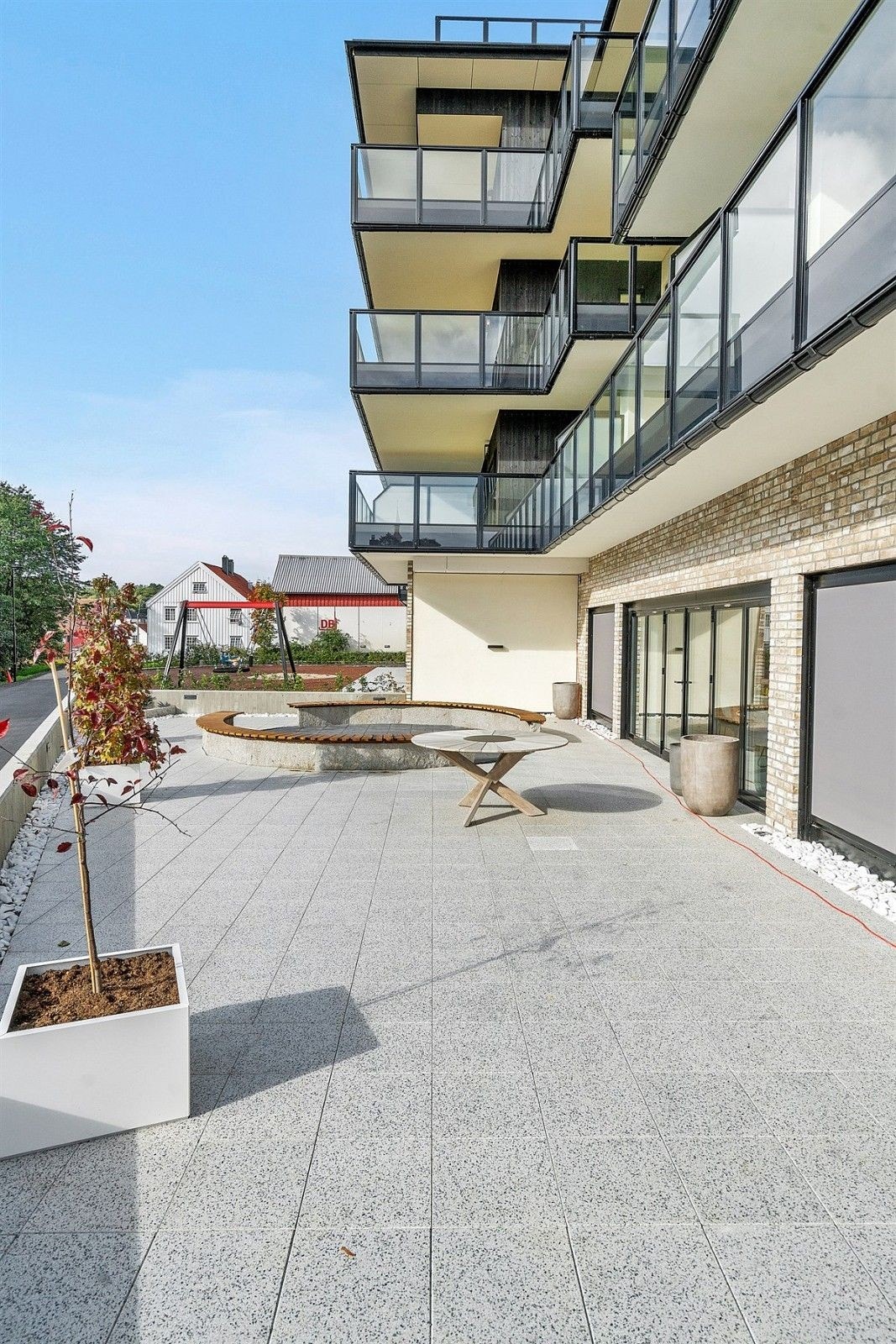 Uteområde foran kjøkken og spiserom Galleribilde