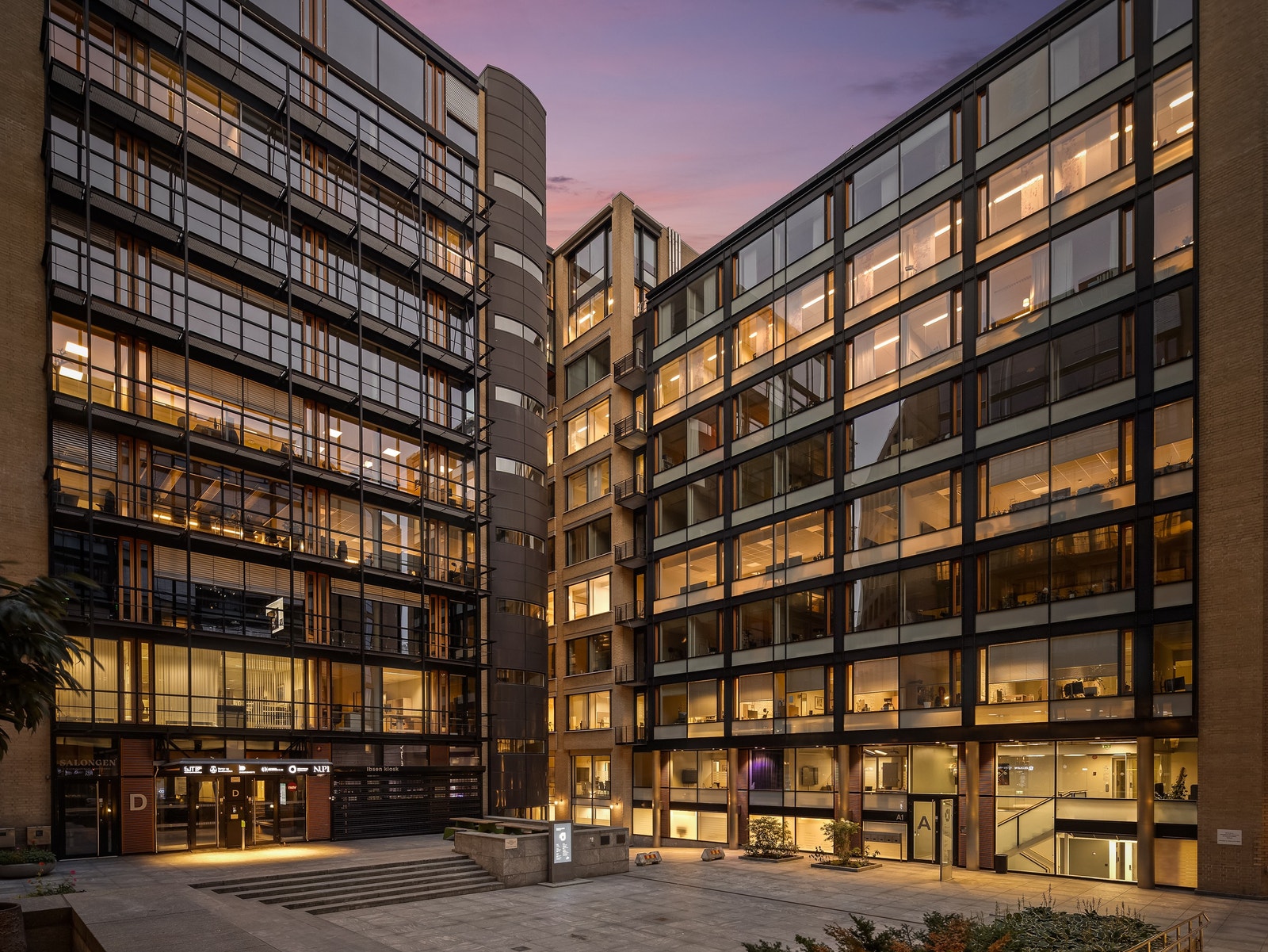 Store vinduer og flott fasade Galleribilde