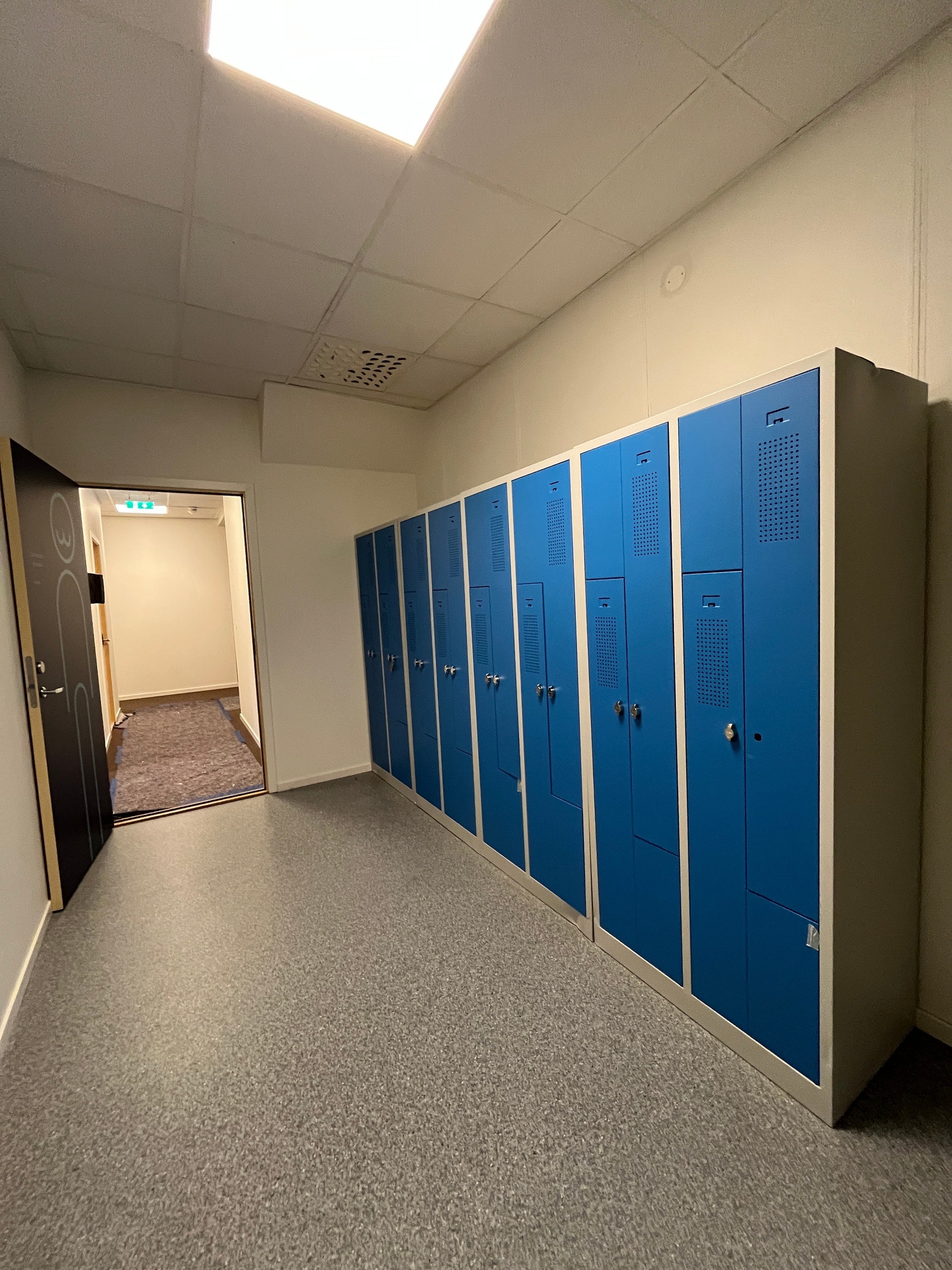 Garderobe for herre/dame Galleribilde