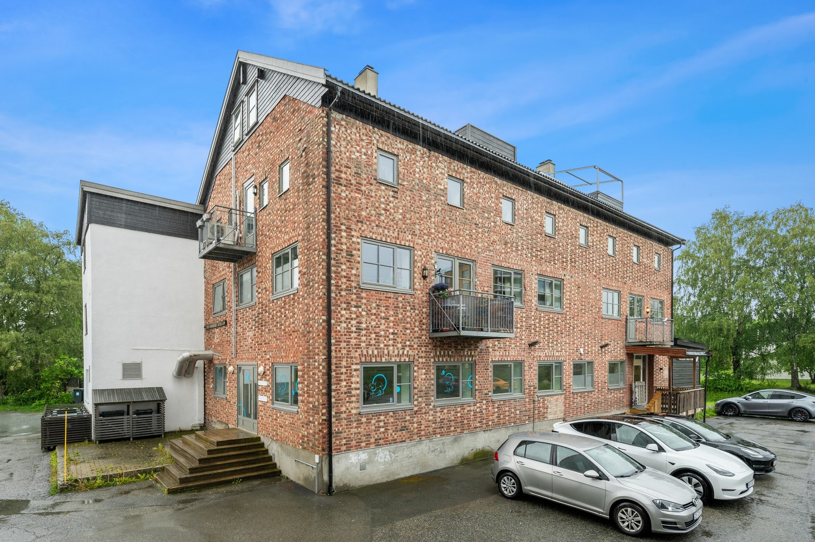 Kuhaugen 4A er en praktisk næringseiendom med mye potensial midt i Melhus sentrum. Galleribilde