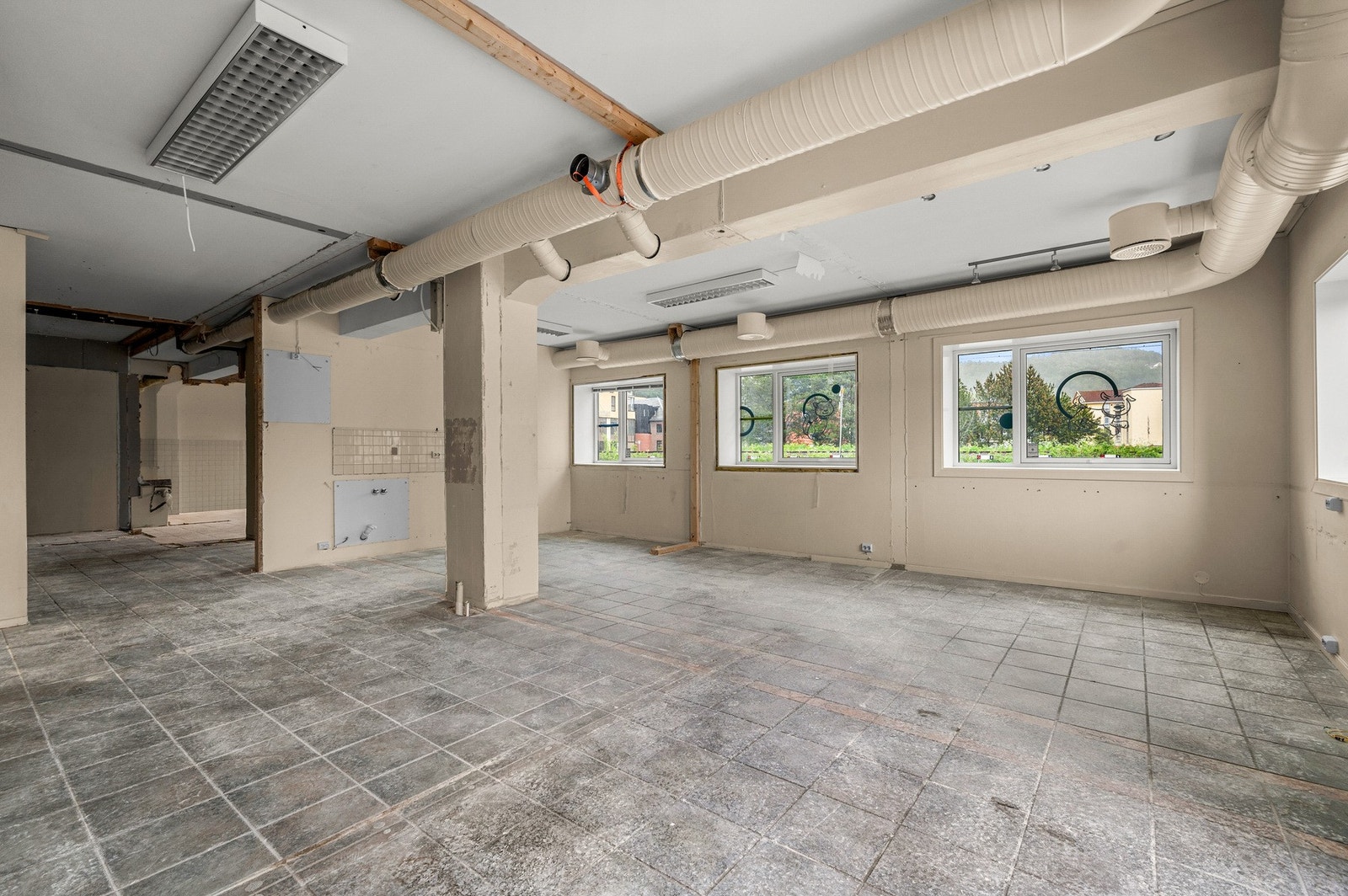 Arealet har tidligere blitt brukt som dyreklinikk, men behandlingsrommene er i dag revet Galleribilde