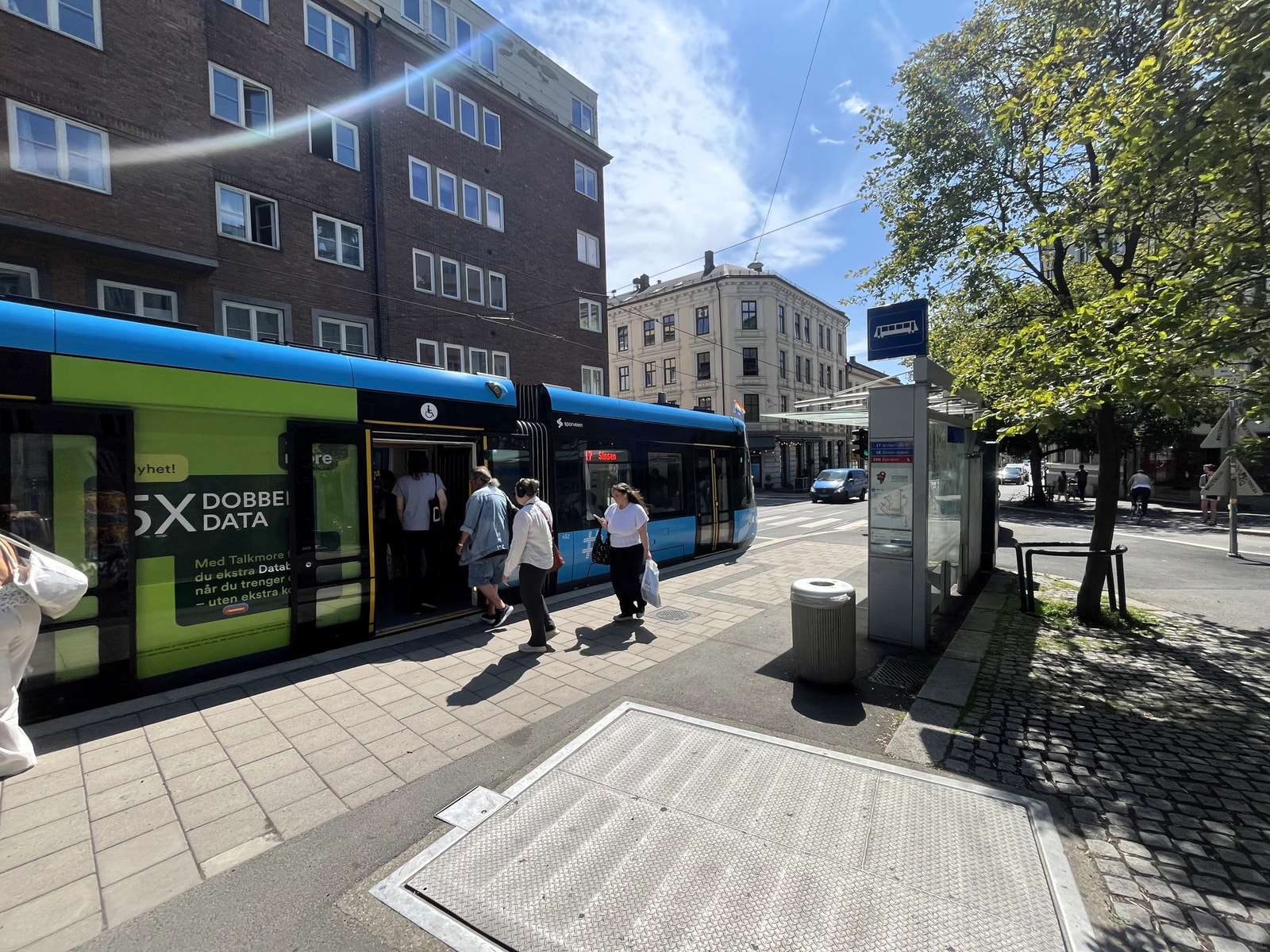 Kort vei til kollektivt, både buss og trikk Galleribilde