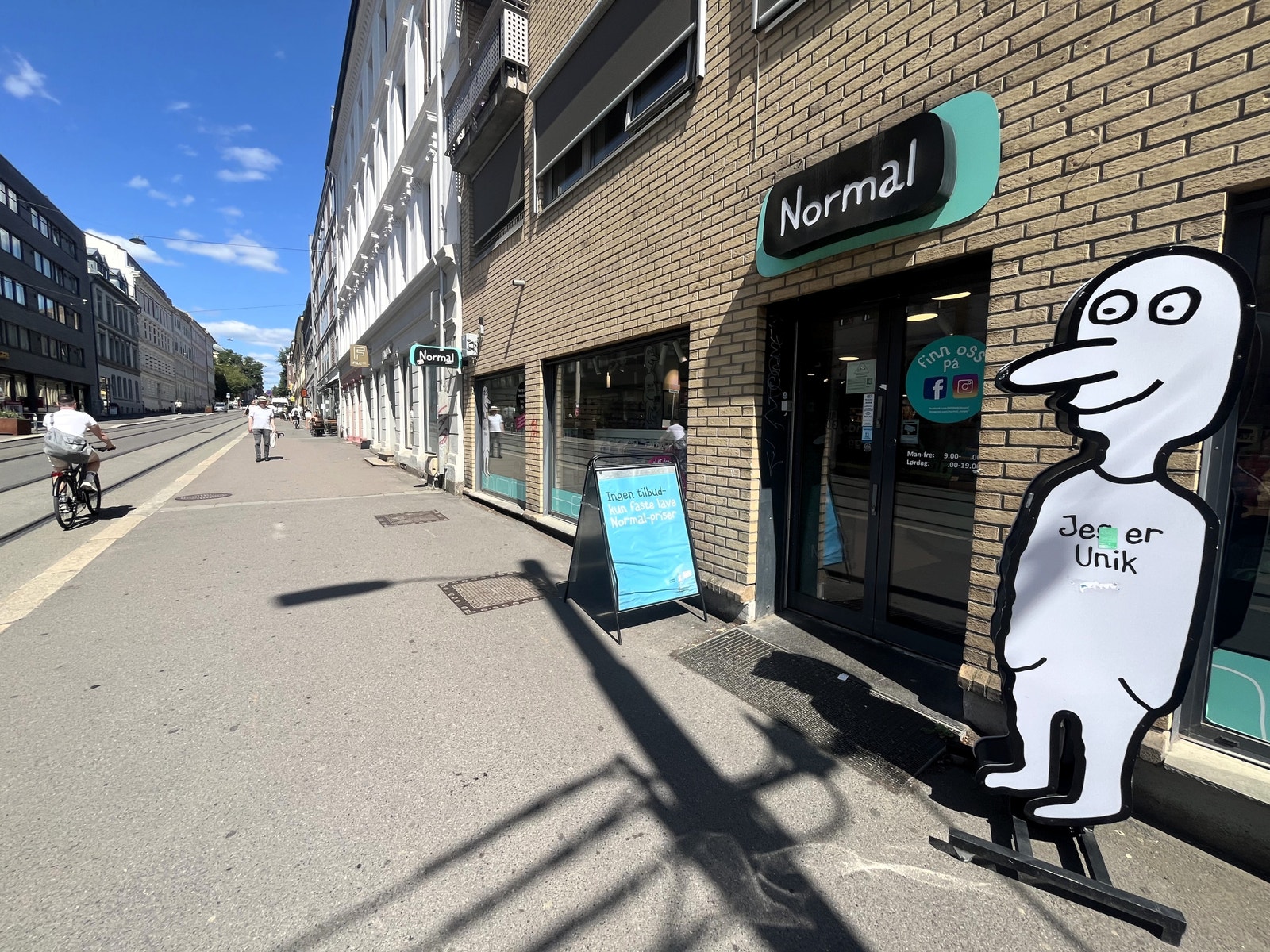 Populære Normal drar tusenvis av mennesker til sine butikker Galleribilde