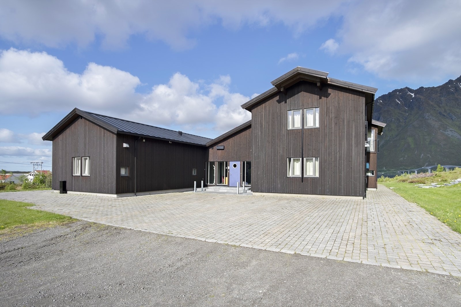 Hovedhus - Nordre fløy til høyre på bilde Galleribilde