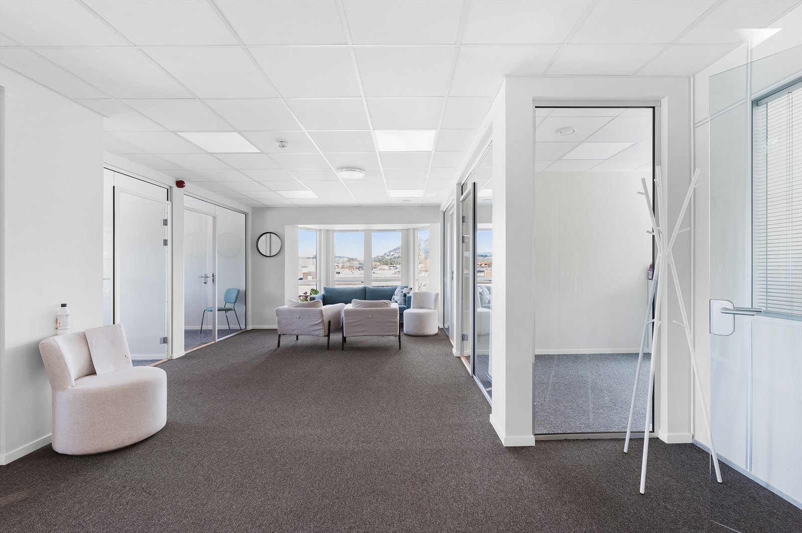 Bilde fra annen leietaker i kontorfellesskap. Viser standard lokalene blir oppgradert til ved overtakelse. Galleribilde