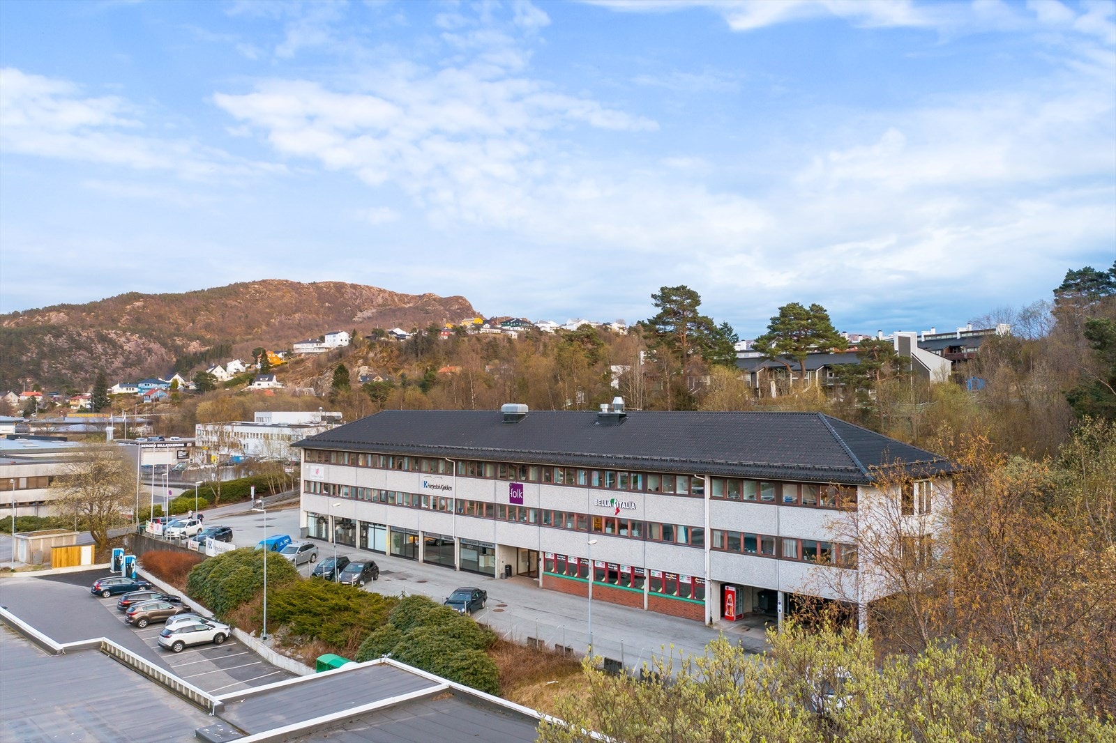 Velkommen til Hesthaugvegen 24 - presentert av Stephane B. Trotta, EiendomsMegler 1 Næringseiendom Galleribilde