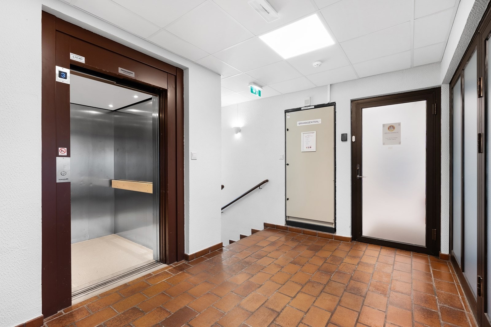 De ledige lokalene er tilgjengelig via personheis Galleribilde