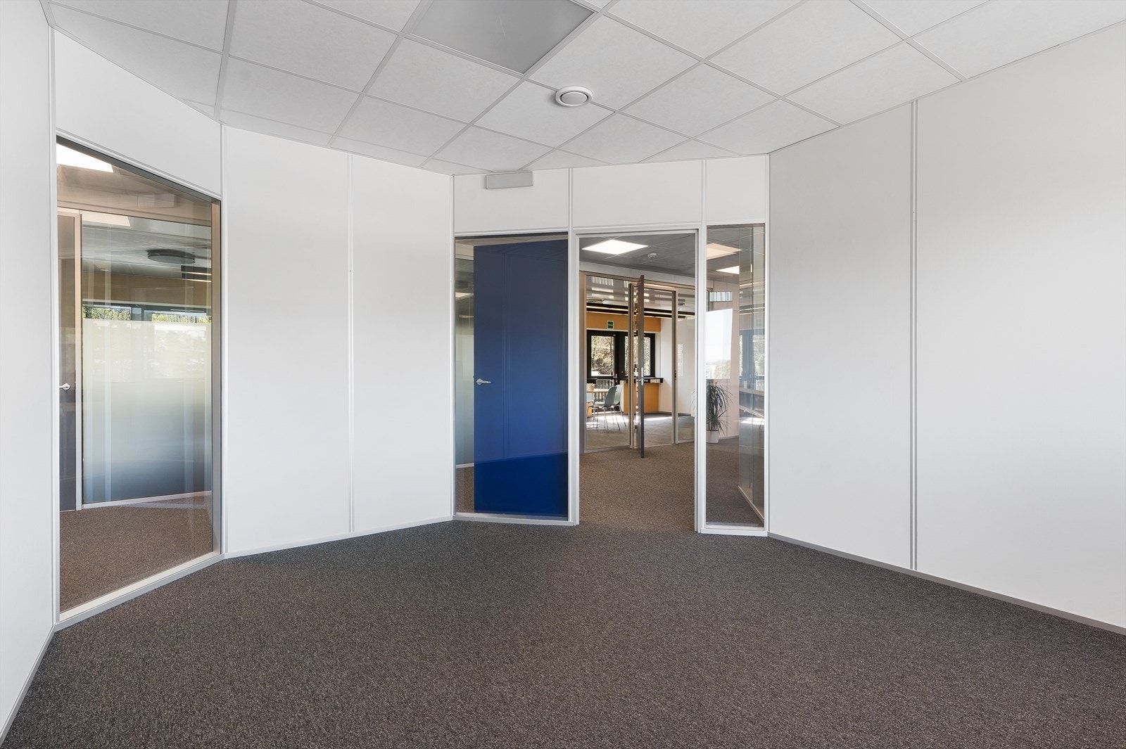 Bilde fra kontorfellesskap. Viste lokaler er nå utleid, men ledige lokaler blir innredet med tilsvarende standard. Galleribilde