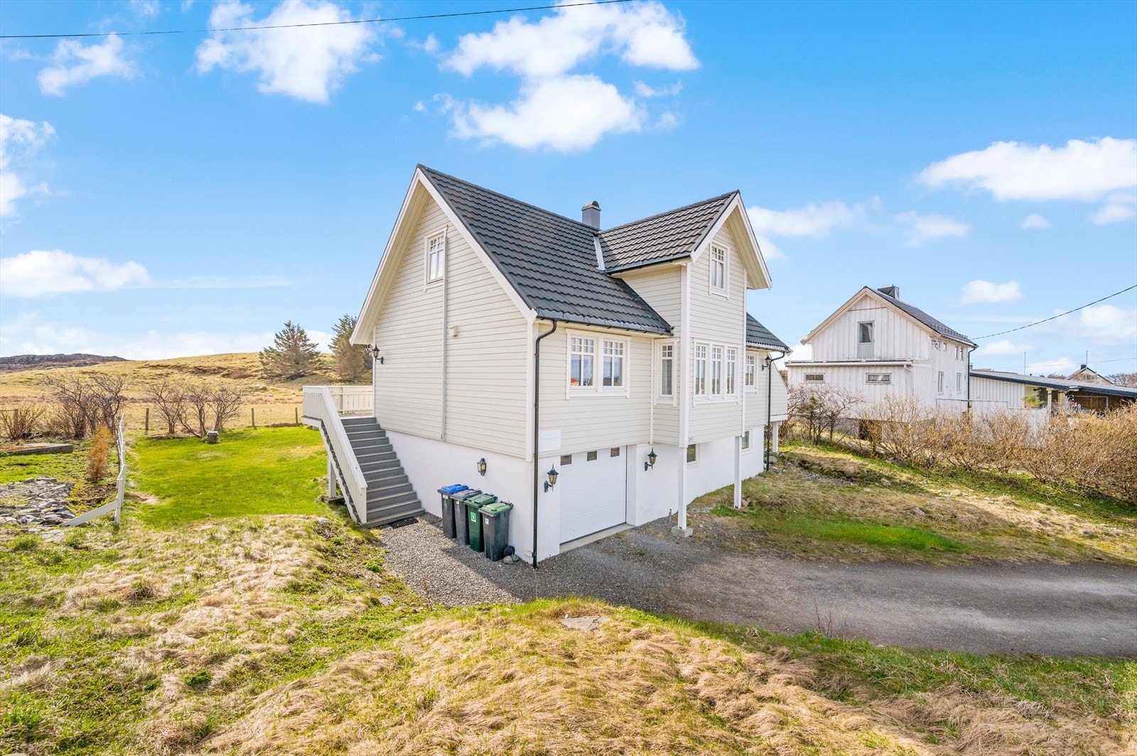 Aktiv Eiendomsmegling, v/ Maria Alvheim Klinge, har gleden av å presentere Vestsideveien 2457! Galleribilde