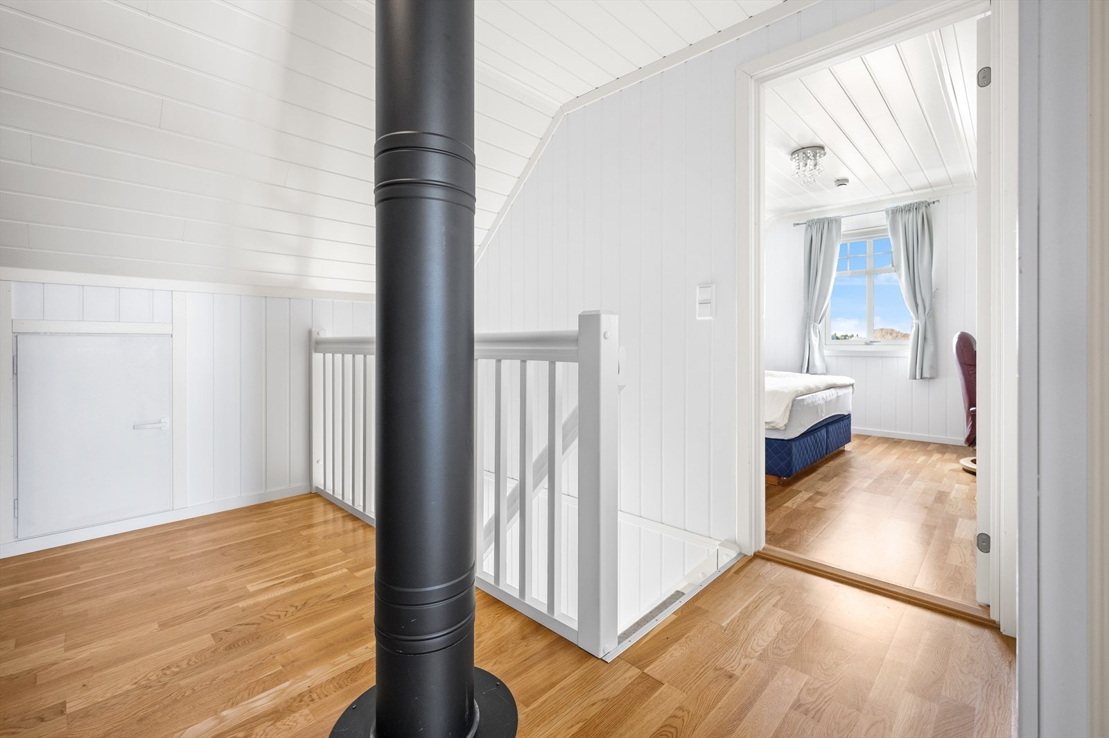 Trapperom på loft Galleribilde