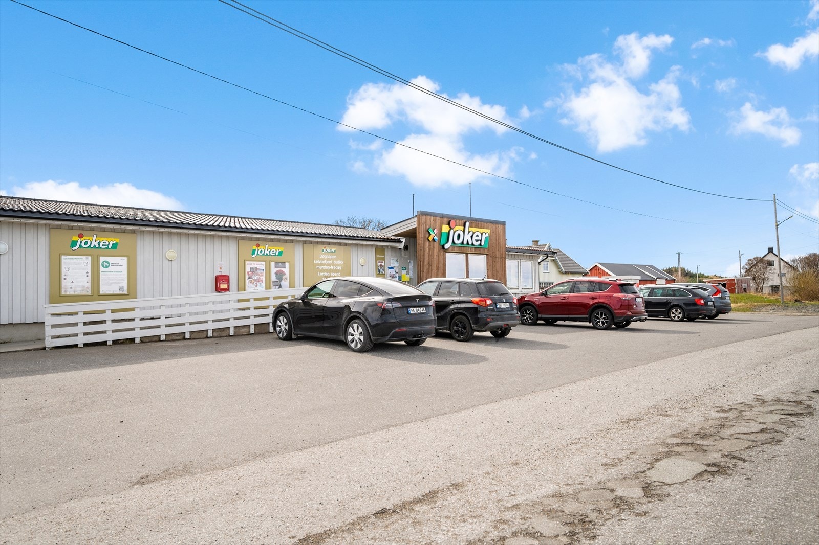 Døgnåpen dagligvare i kort gangavstand Galleribilde