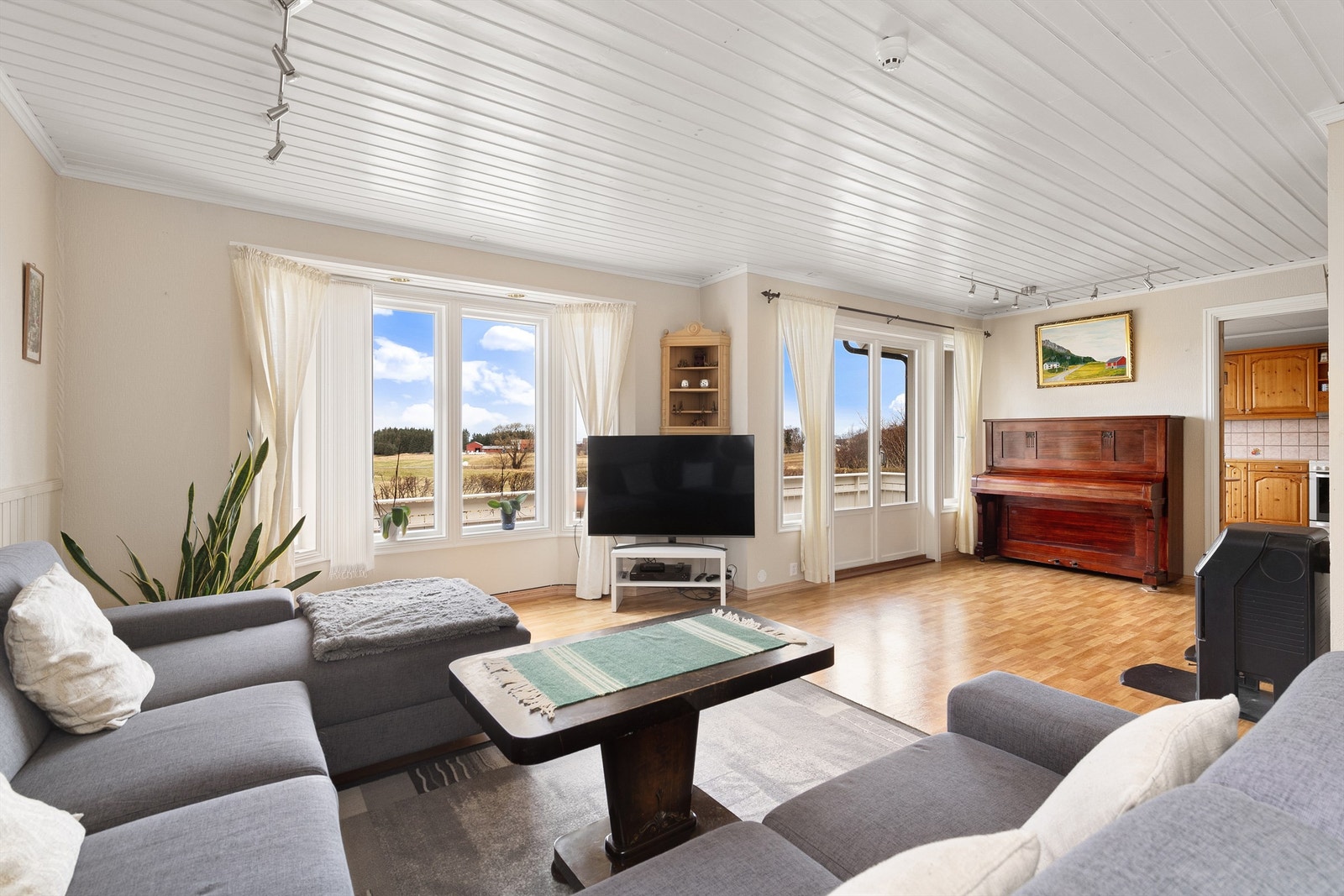 Gode vindusflater som gir godt lysinnslipp Galleribilde