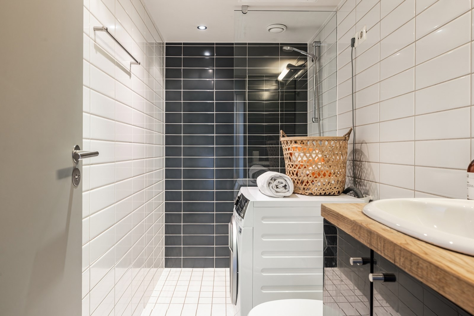 Pent flislagt bad fra 2007, pusset opp i regi av borettslaget Galleribilde