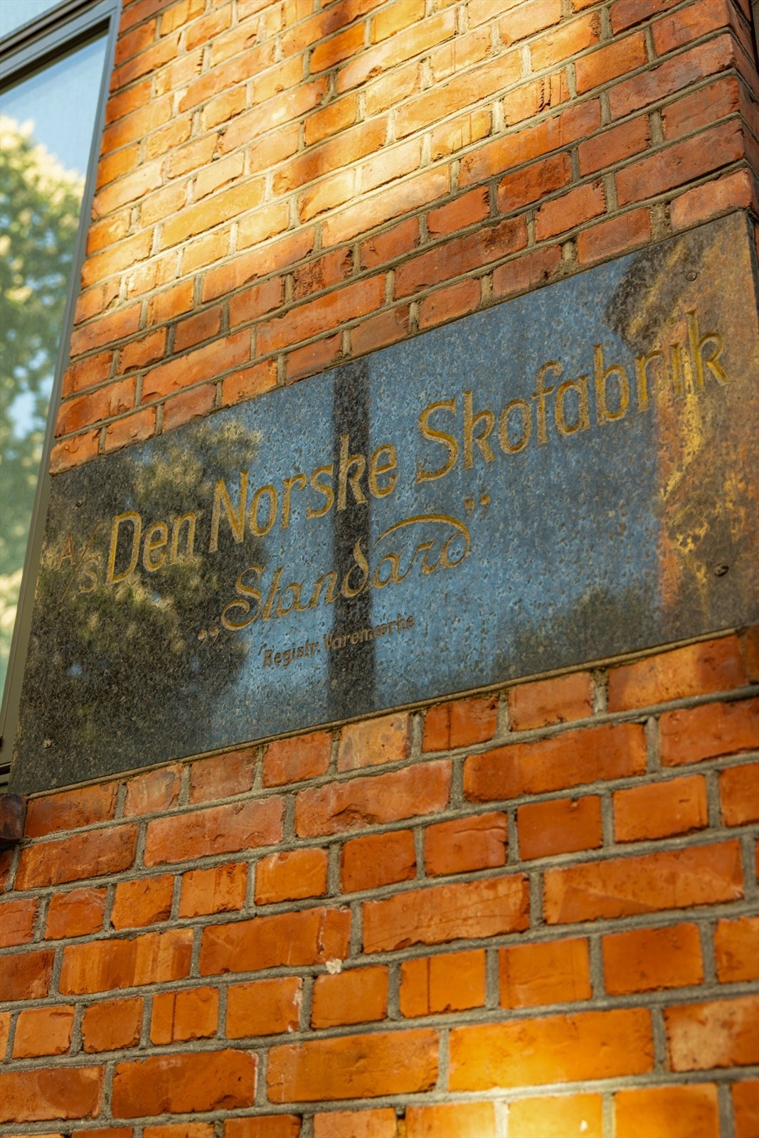 Leiligheten ligger i en tidligere skofabrikk som ble oppført i 1898. Ombygget til boliger i 2006 Galleribilde