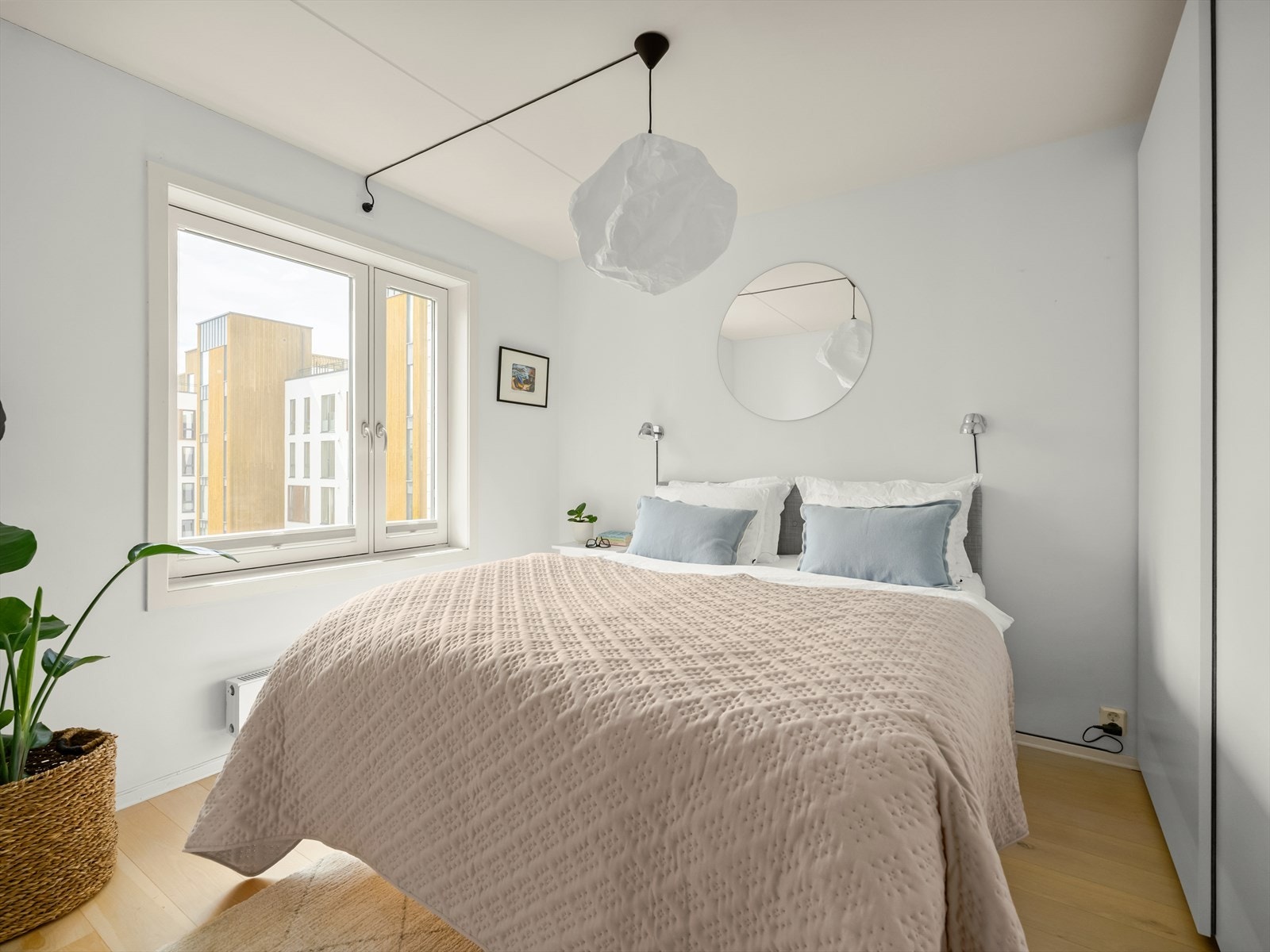 Hovedsoverommet vender mot rolige gårdsrom. Galleribilde