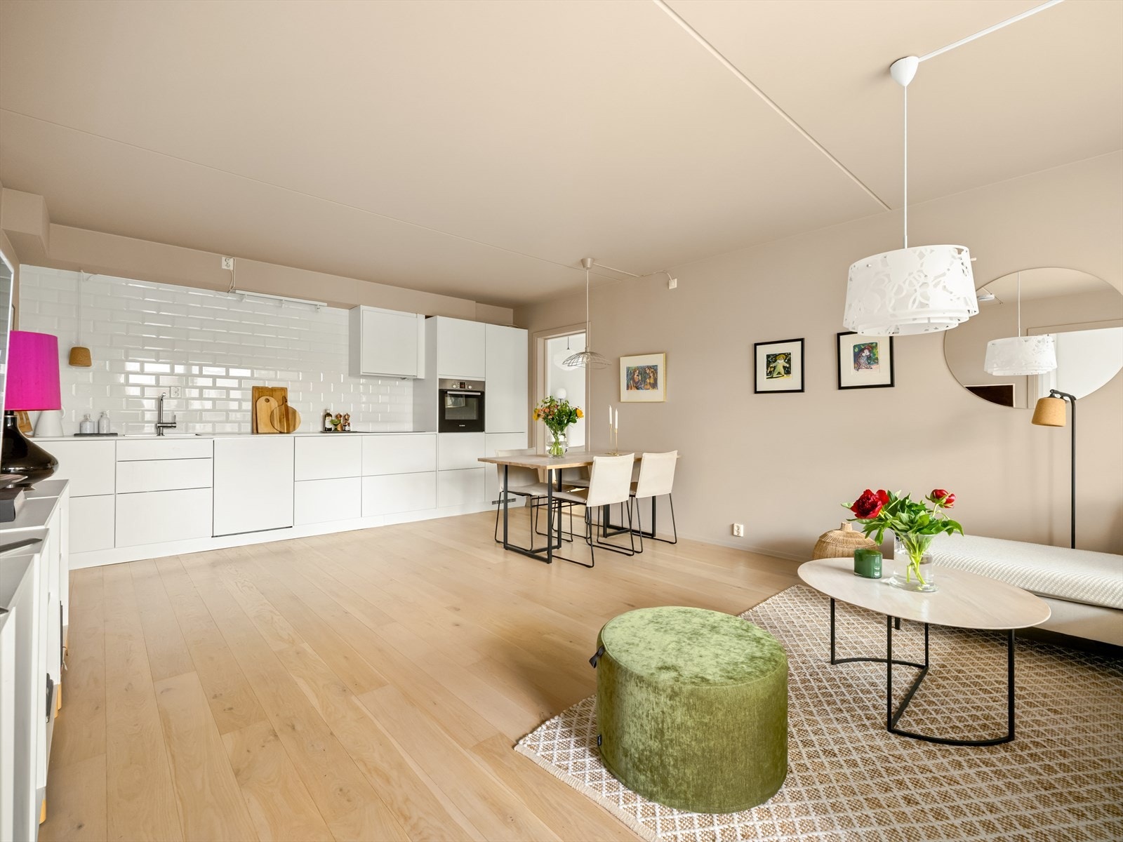 Et moderne og pent kjøkken fra det anerkjente danske merket Kvik, installert i 2017. Galleribilde