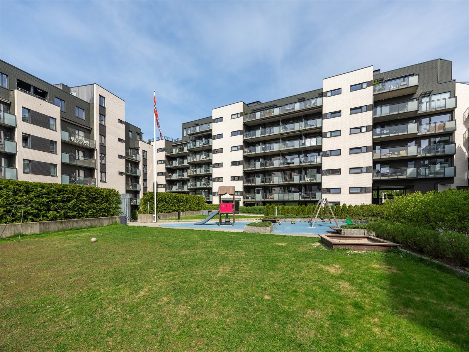 Her bor man svært sentralt med kort avstand til "alt", samtidig tilbaketrukket med Akerselva som nærmeste nabo. Galleribilde