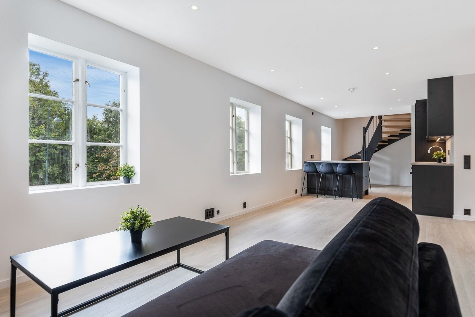 De lyse overflatene lar seg enkelt kombinere med ulike interiørstiler. Galleribilde