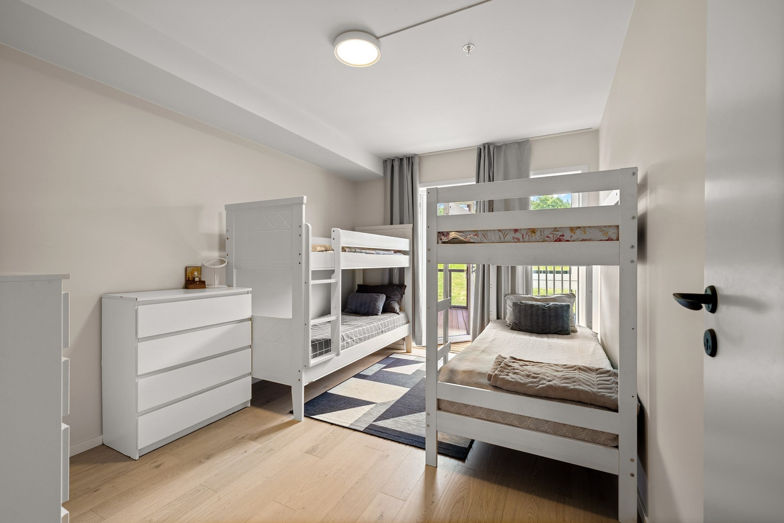 Verandaen på østsiden er tilknyttet hovedsoverommet. Galleribilde