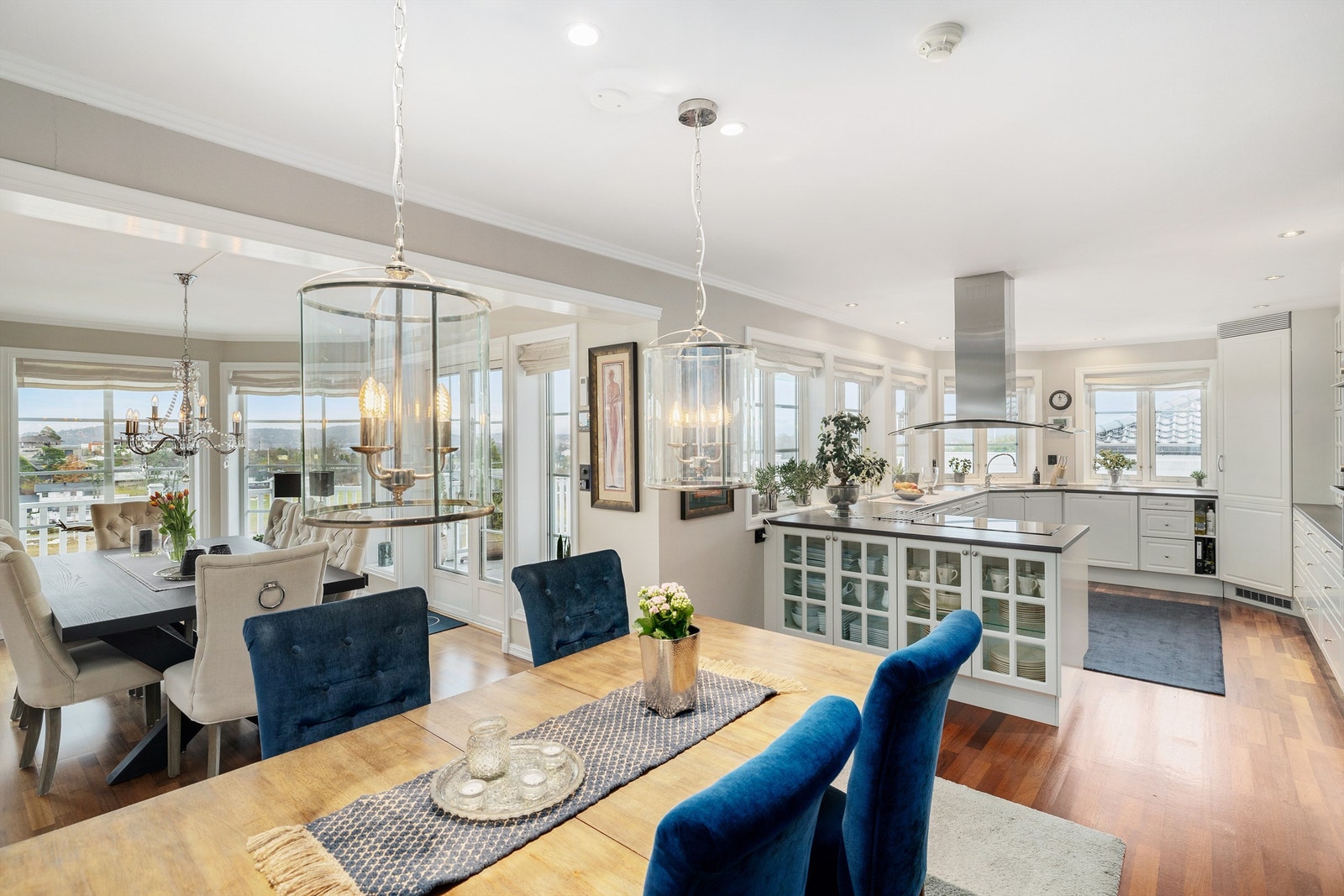 Sosialt og åpent kjøkken Galleribilde