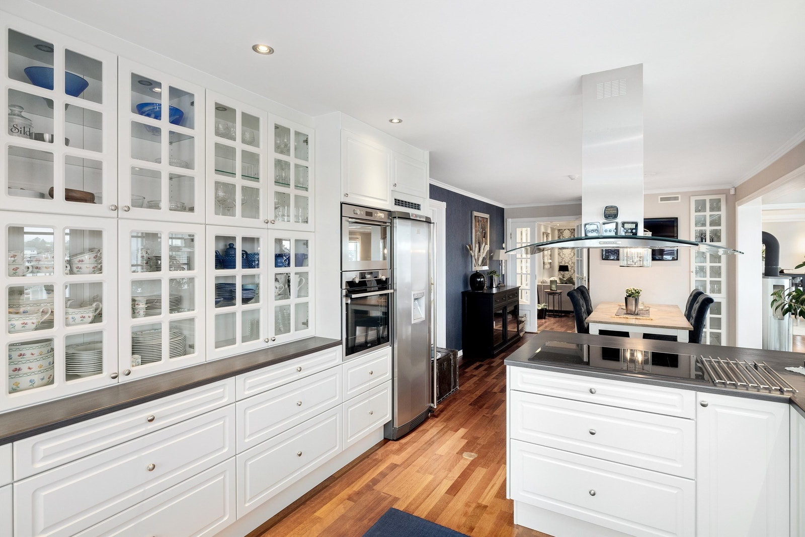 Godt med benk- og skapplass Galleribilde