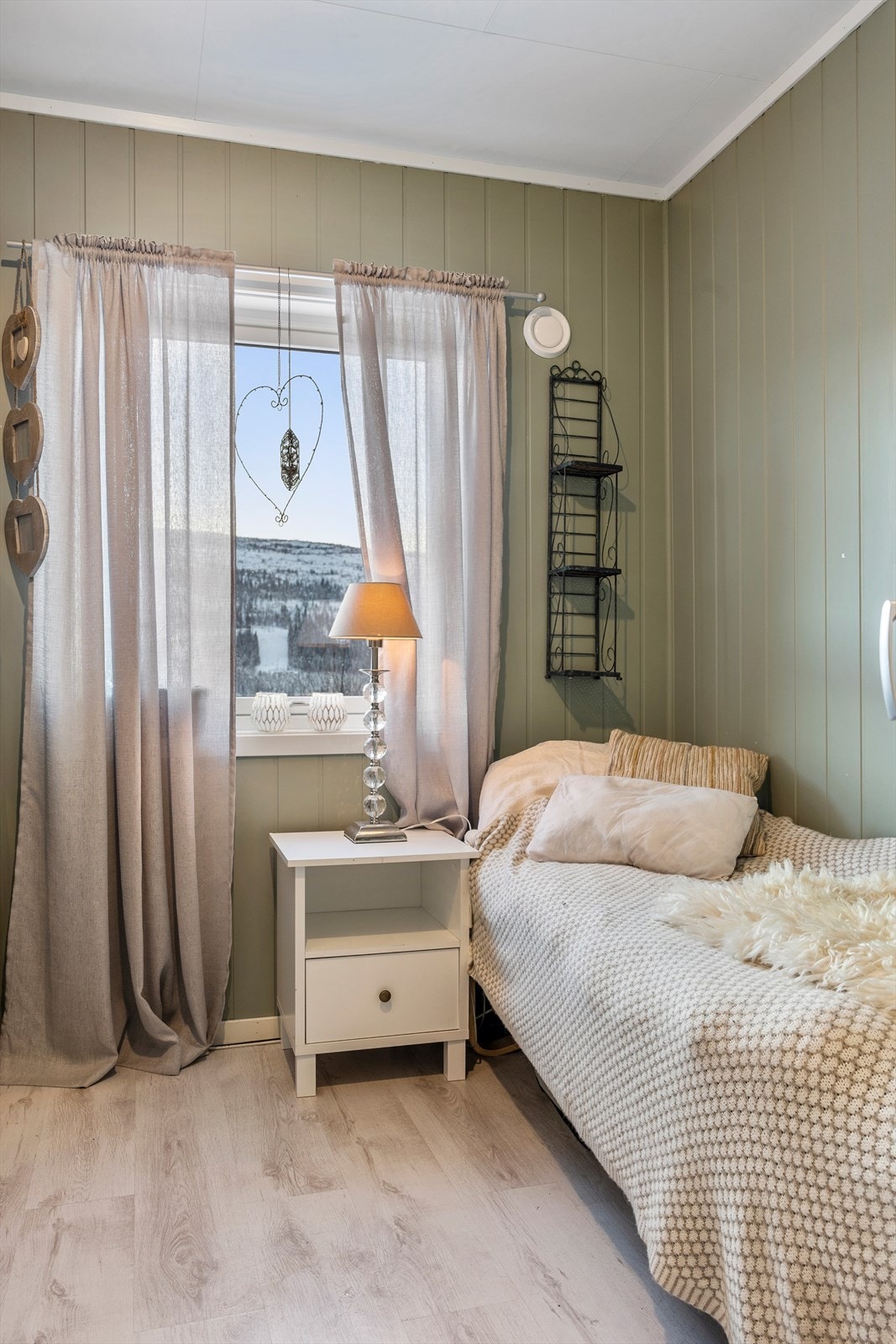 Det tredje soverommet er koselig og fungerer ypperlig som gjesterom eller kontor. Galleribilde