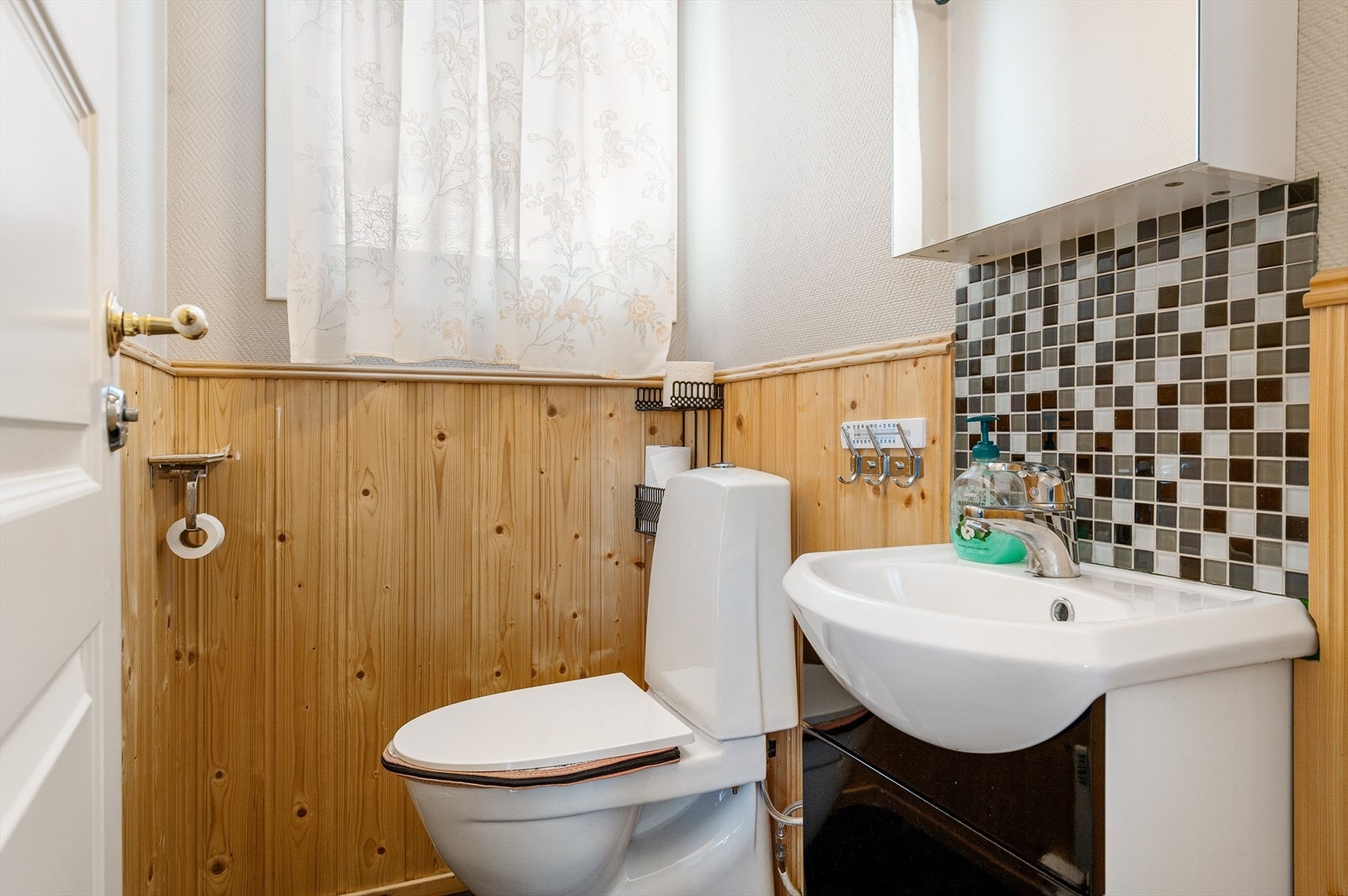 Praktisk toalettrom. Galleribilde