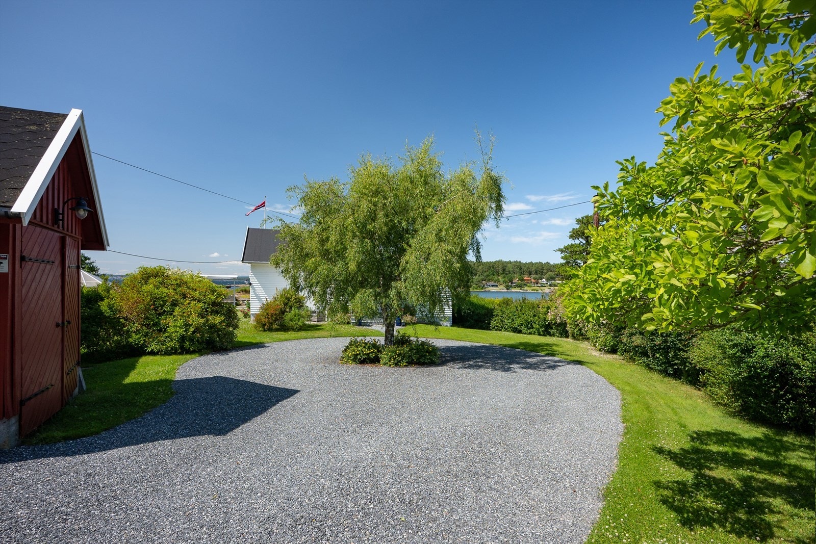 Tomten gir et idyllisk og grønt førsteinntrykk. Galleribilde