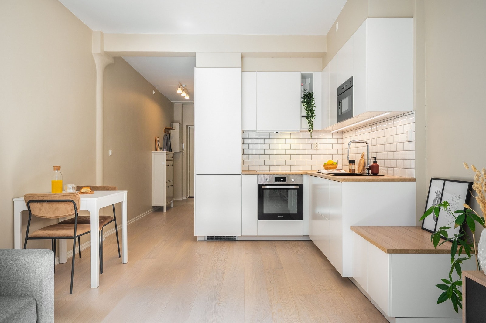 God plass til spisebord i tilknytning til kjøkkenet. Galleribilde