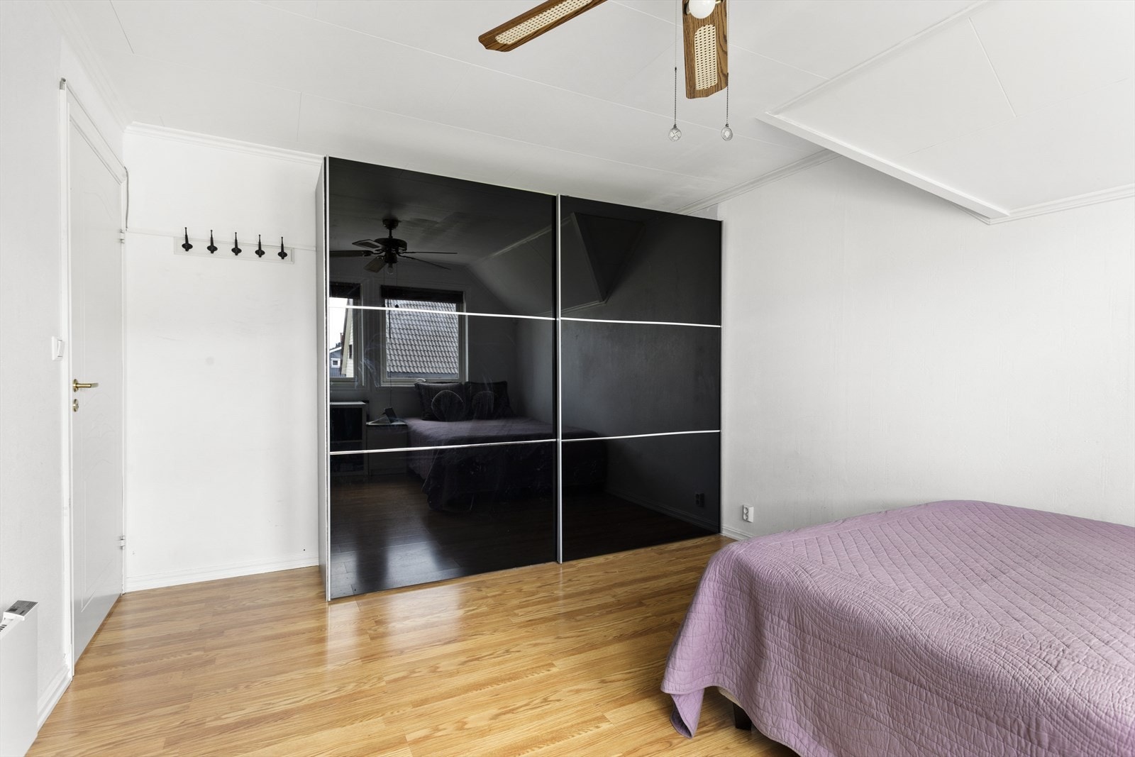 Her kan det enkelt innredes med bl.a. garderobeskap eller annet møblement etter behov. Galleribilde