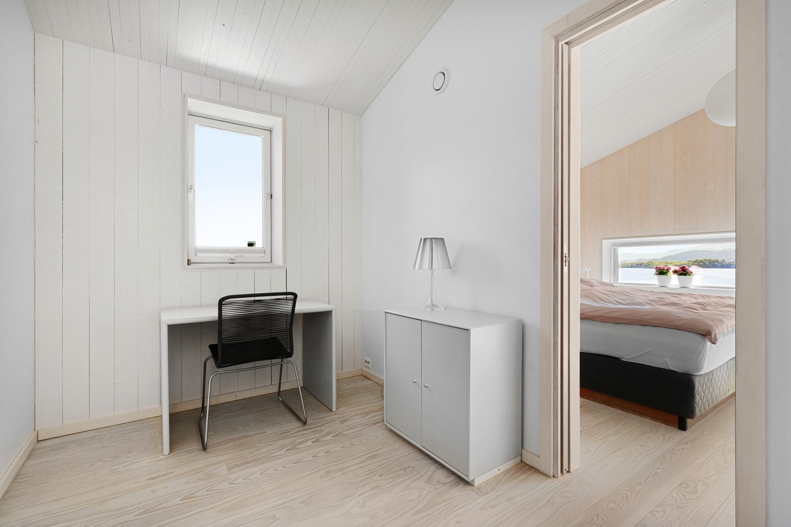 Omkledningsrom, evnt. kontor mellom hovedsoverom og baderom Galleribilde