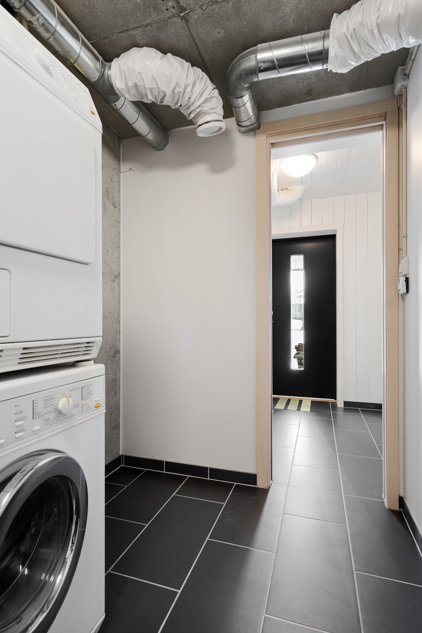 Vaskerom Galleribilde