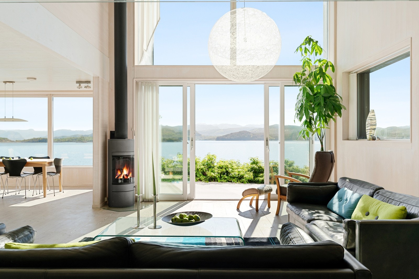 Fantastisk utsikt over fjorden. Herlig atmosfære. Galleribilde