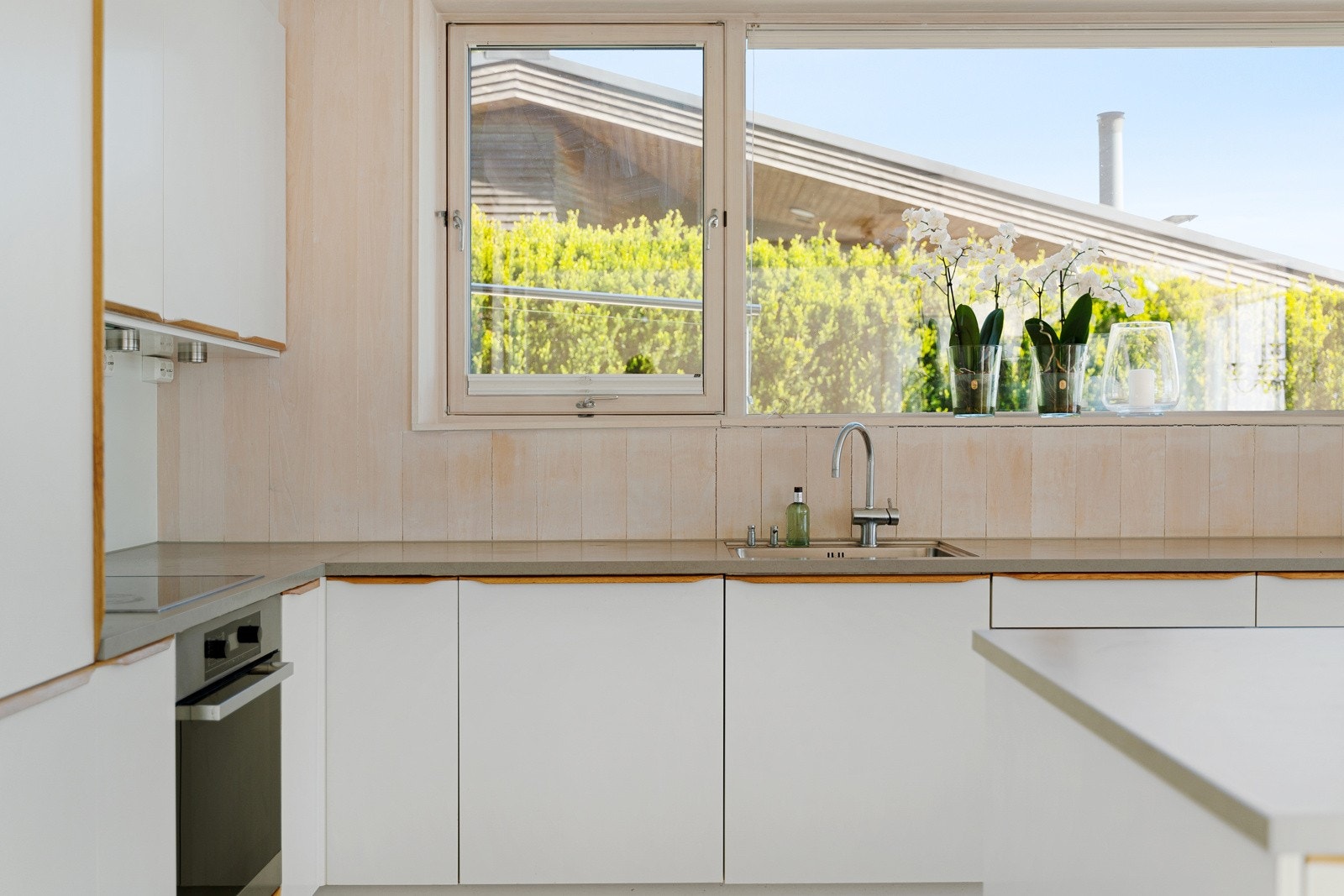 Godt med vinduer også over kjøkkenbenken. Galleribilde