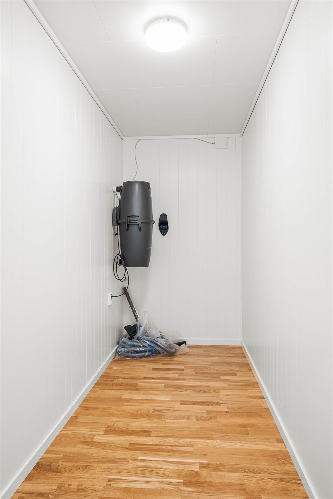 Leiligheten byr på egen innvendig bod på ca. 4,5 kvm. Her har du enkelt tilgang til sentralstøvsugeren. Galleribilde