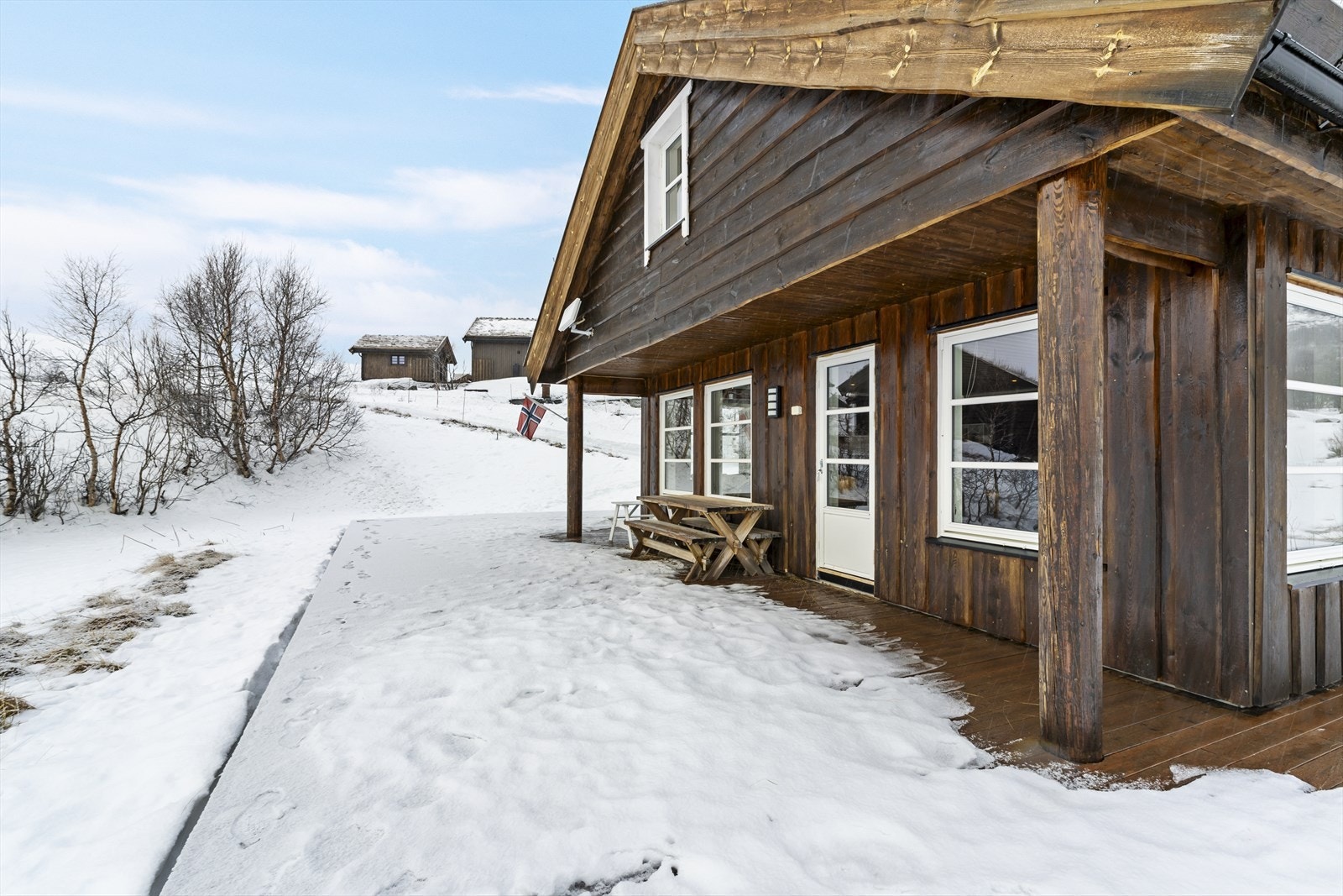 Stor og romslig terrasse - praktisk hele året. Galleribilde