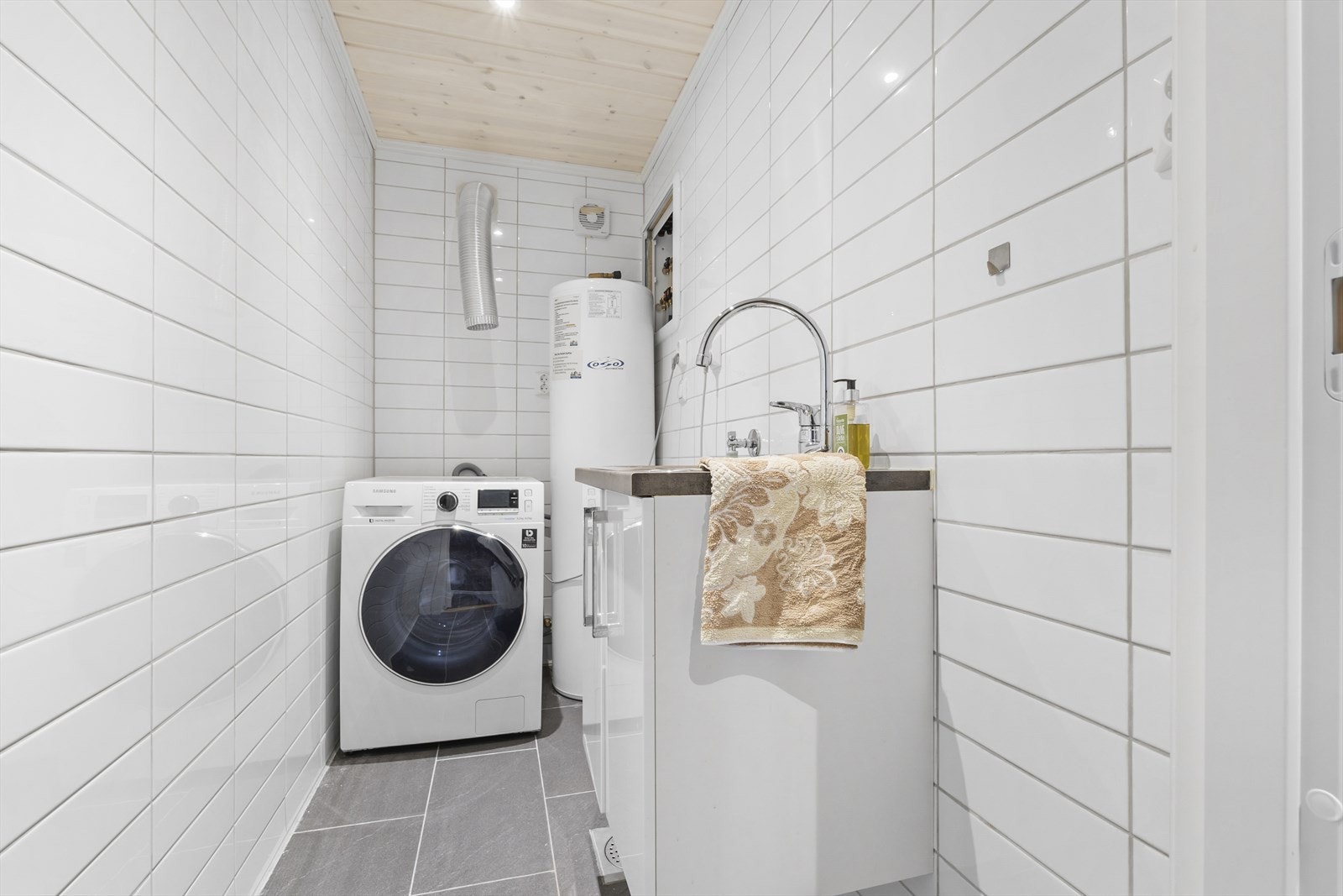 Vaskerom på 2,8 kvm med varmekabler i gulv Galleribilde