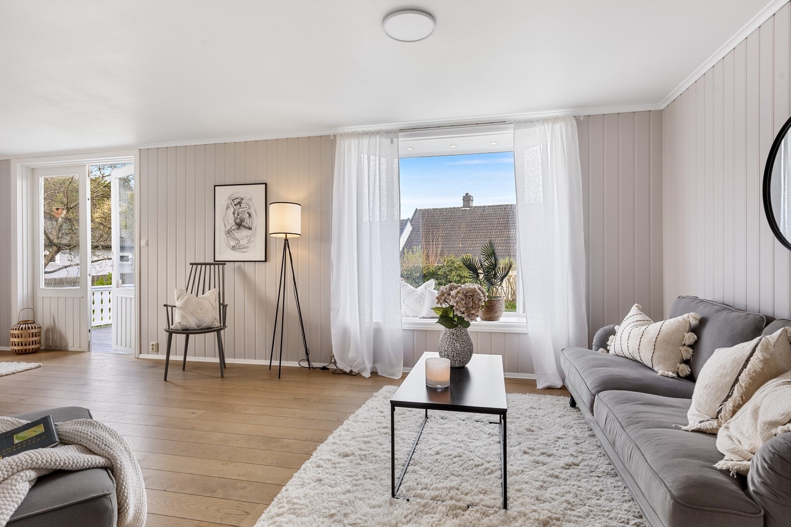 Lys og romslig stue Galleribilde