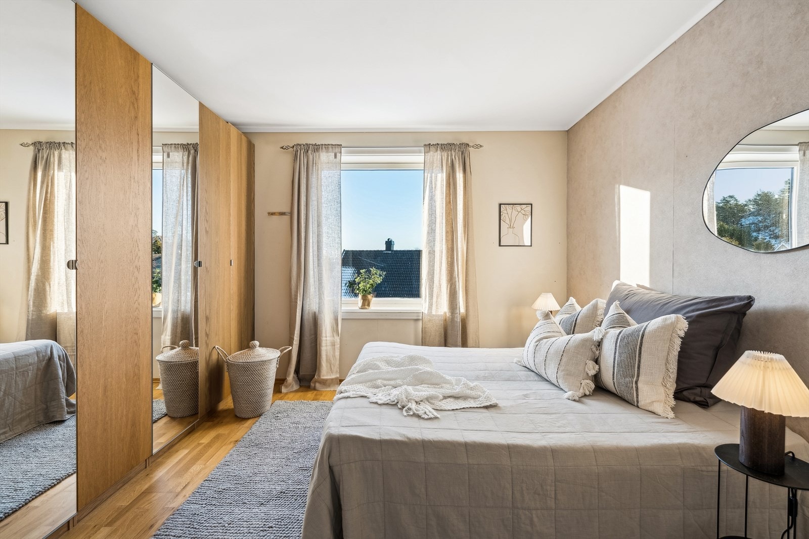 Stort hovedsoverom med mye plass Galleribilde