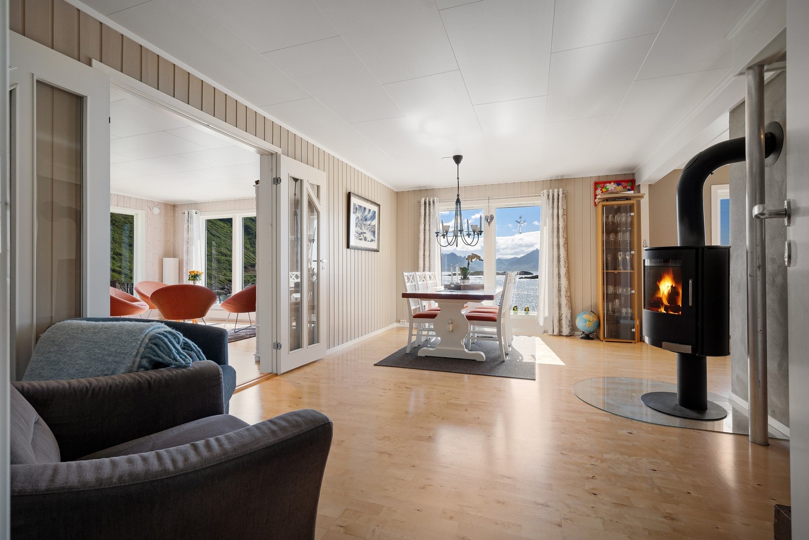 Vedfyring er godt å ha på kalde dager Galleribilde