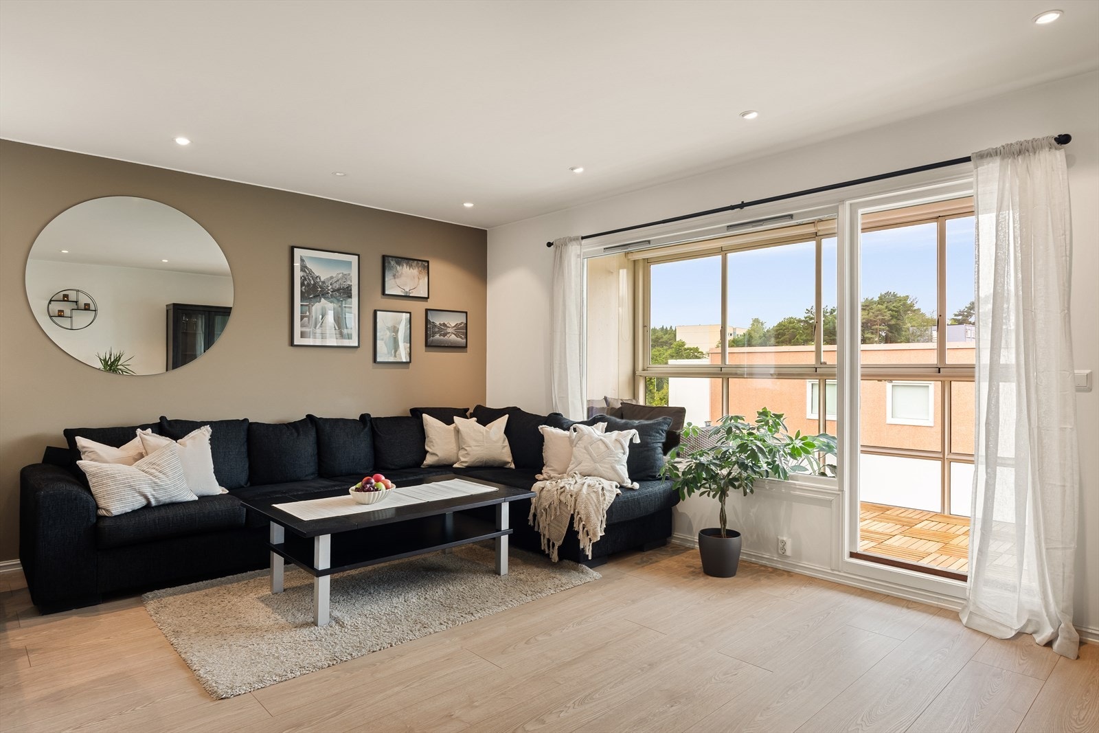 Velkommen til Åsane Senter 12 - Presentert av Eiendomsmegler Norge v/Håvard Lundgren. Galleribilde