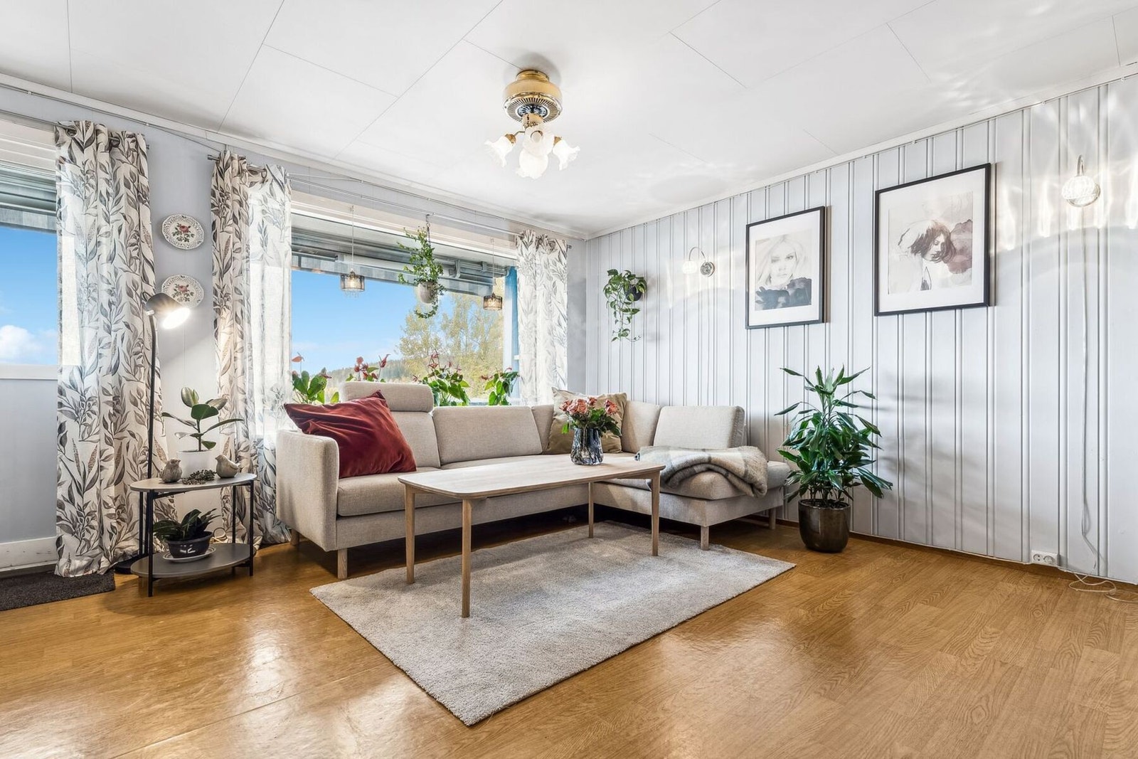 Koselig stue med gode møbleringsmuligheter. Galleribilde