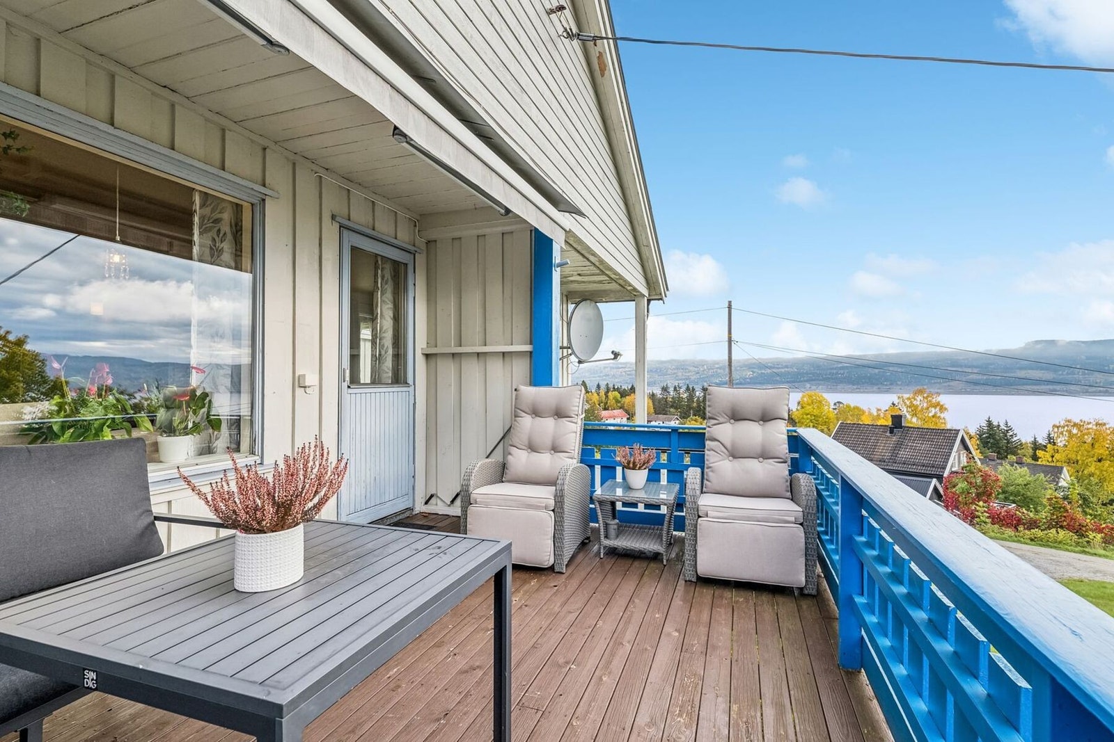 Balkong med plass til utemøbler. Galleribilde