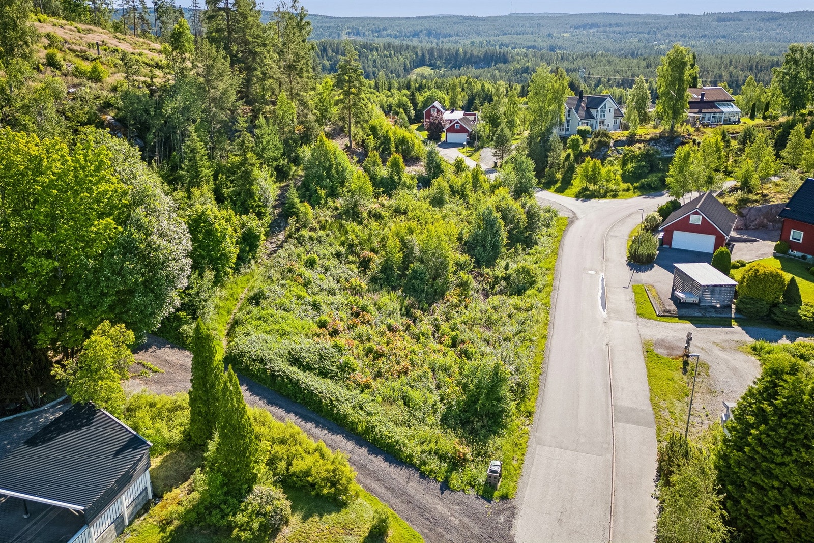 Tomt på 2,4 mål regulert til boligbebyggelse. Galleribilde