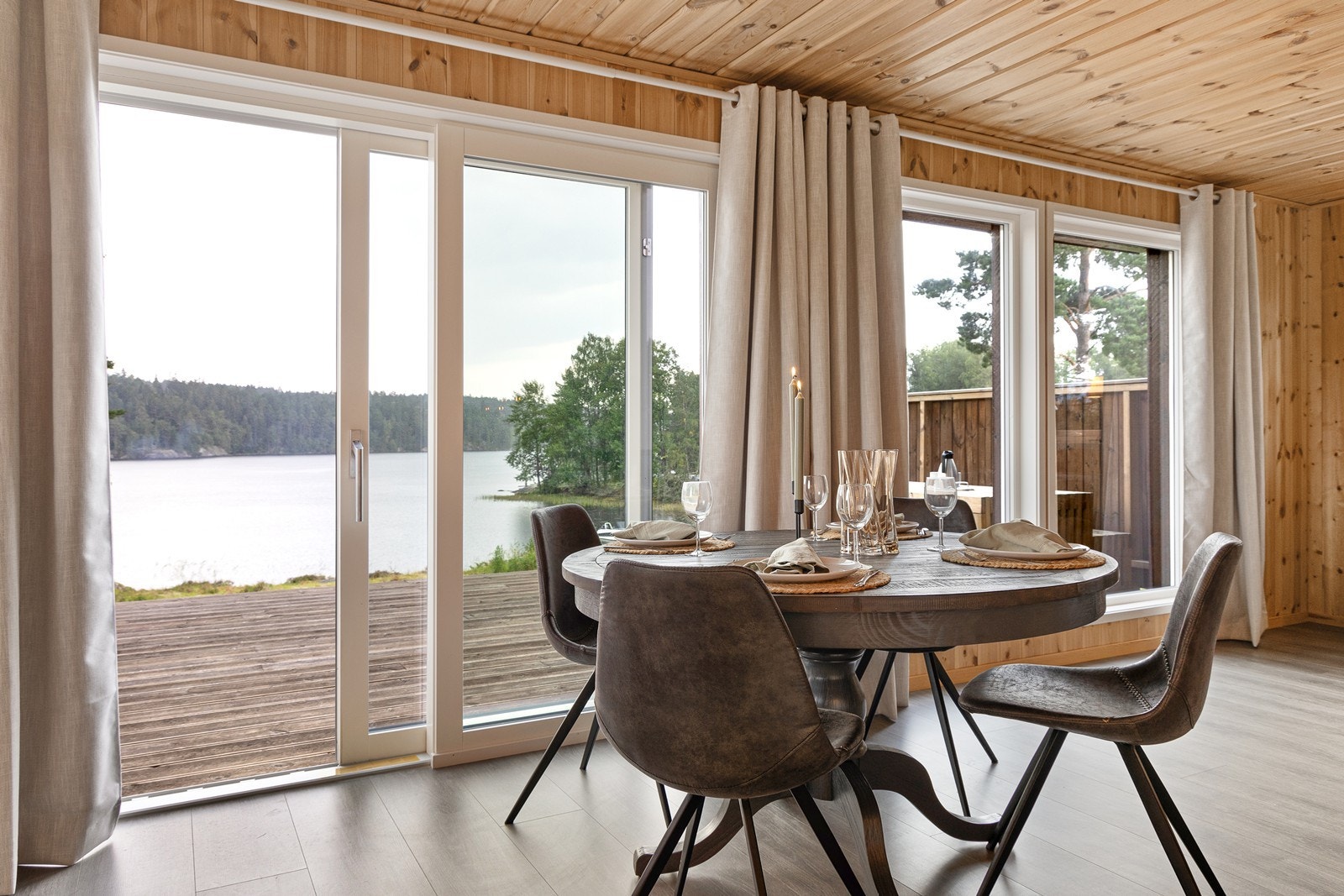 Tenk deg å starte dagen med kaffe og god frokost til denne utsikten! Galleribilde