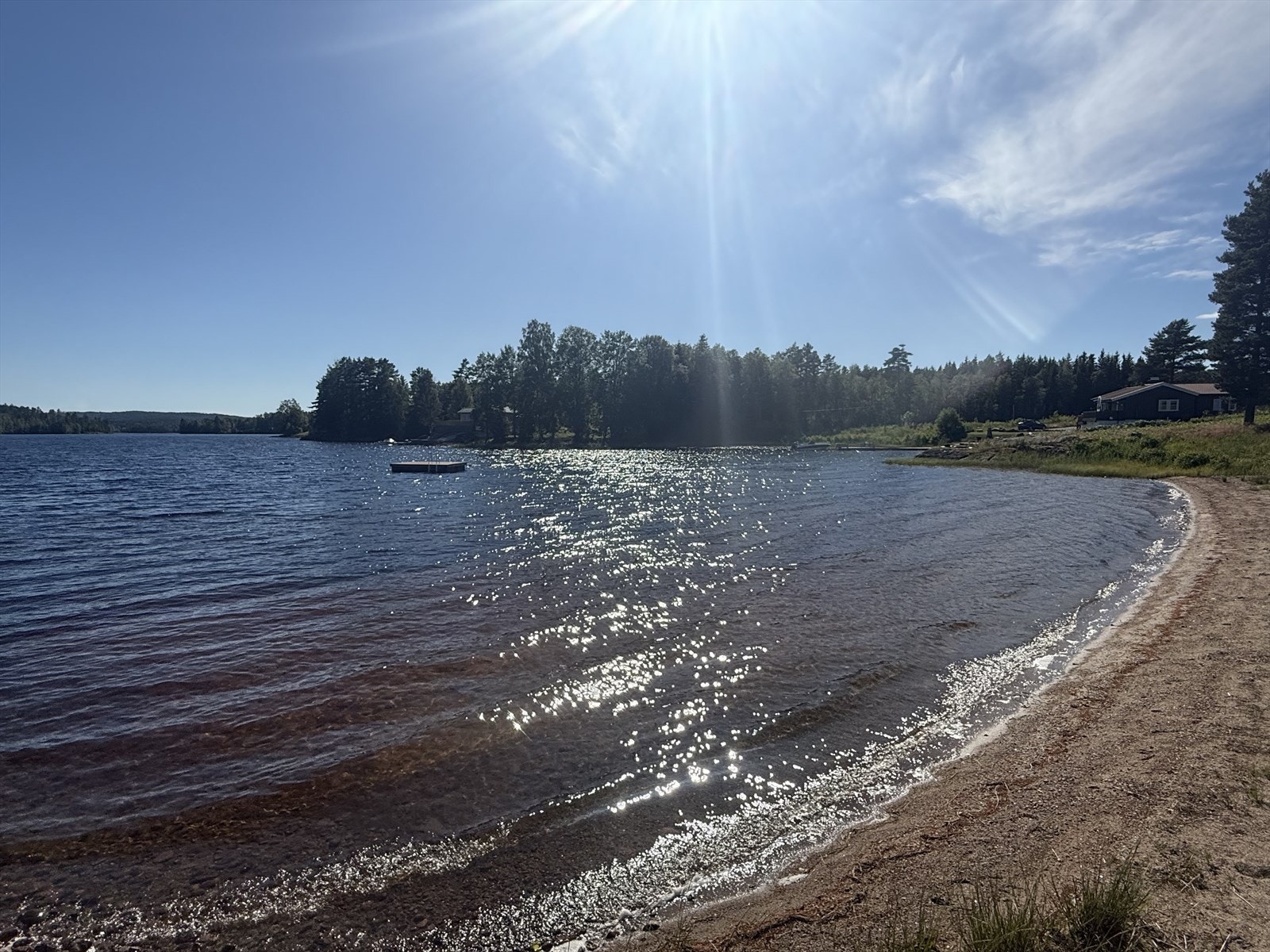 Idylliske små badestrender er gjemt over hele Mjermen og et sykkeleldorado finnes på skogsbilveier (med bom). Det er milevis med skiløyper og skøyteis i nærområdet. Galleribilde