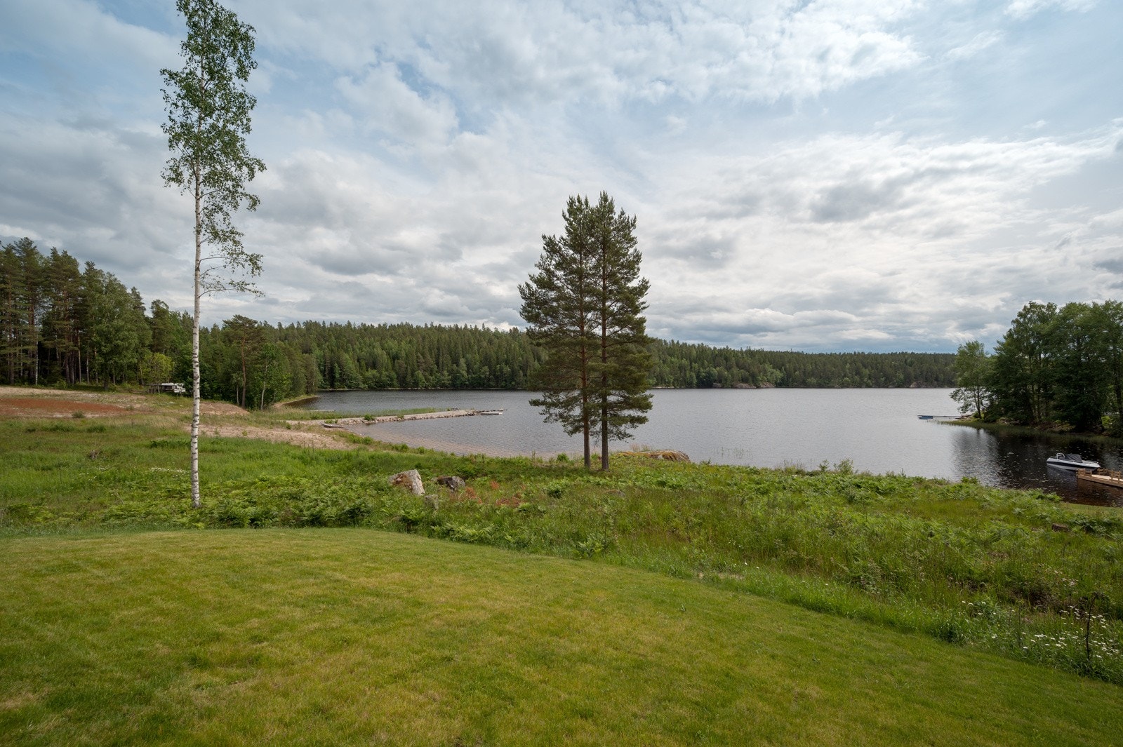 Flott kulturlandskap med milevide skogsområder gir idylliske tur- og rekreasjonsområder på helårsbasis. Galleribilde