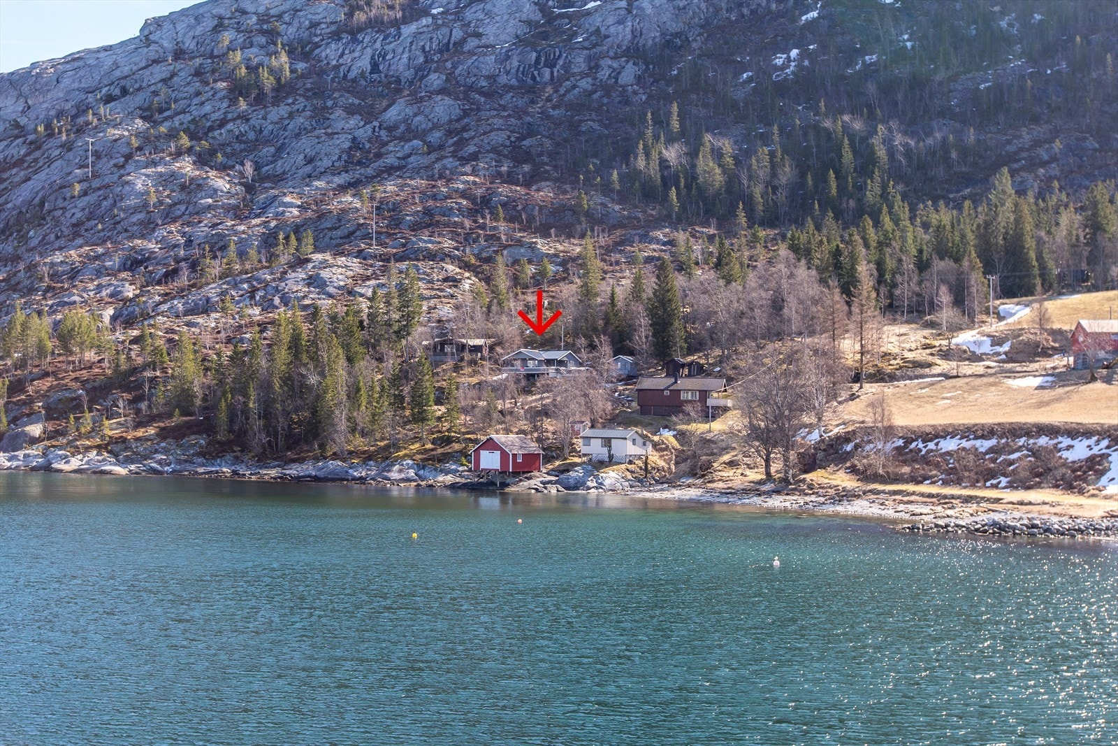 Hytta sett fra fjorden Galleribilde