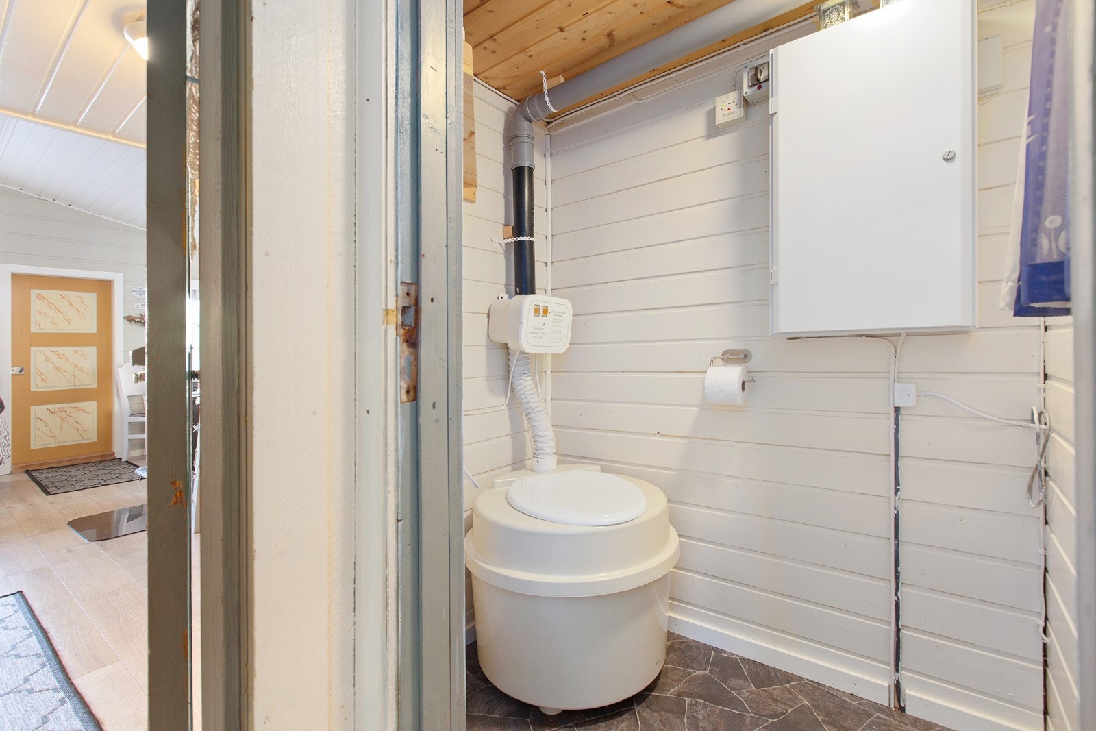 Toalett av typen Separett. Montert brukt i 2018 Galleribilde